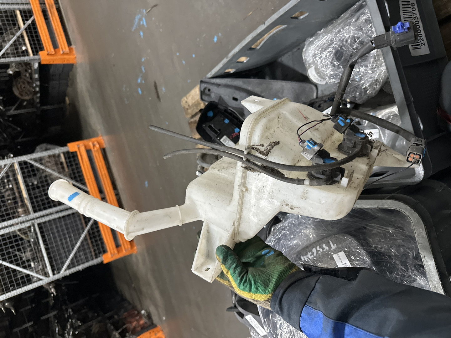 Бачок омывателя лобового стекла