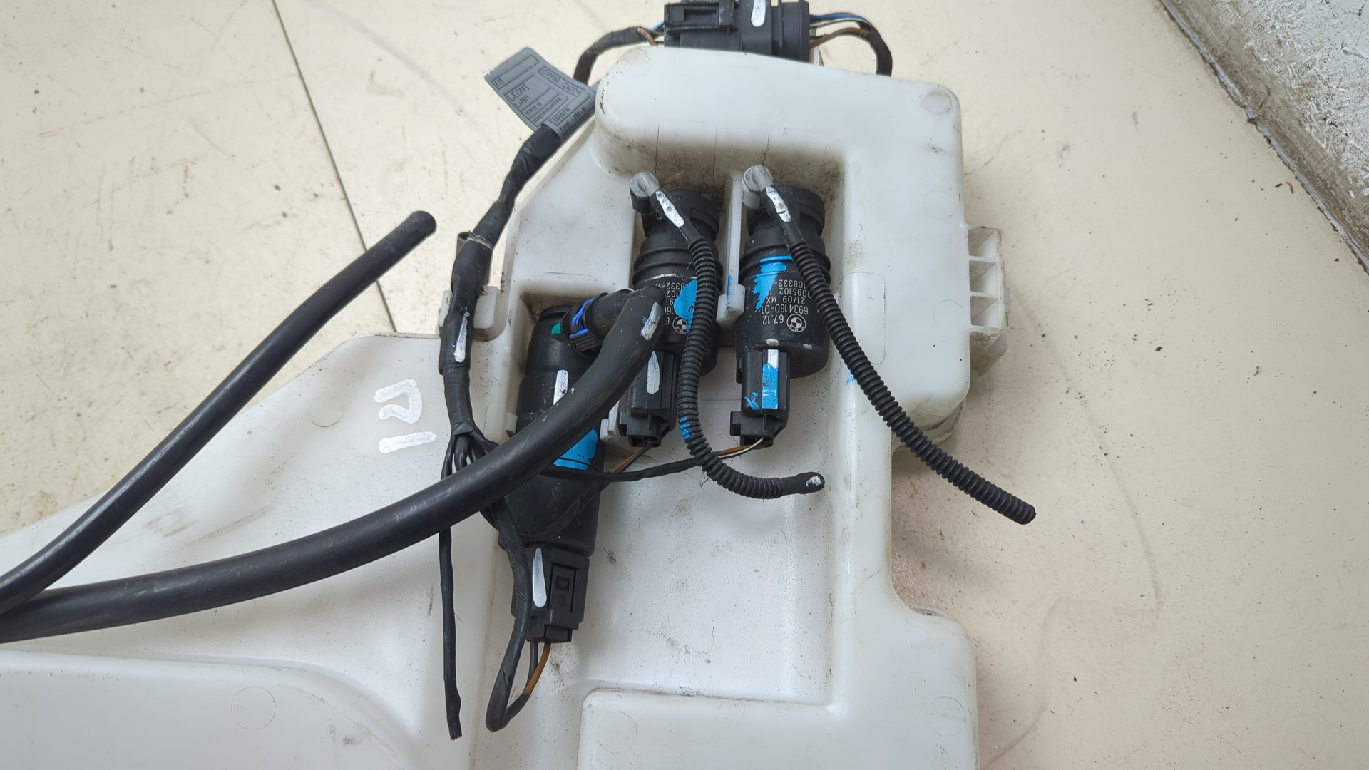 Бачок омывателя лобового стекла