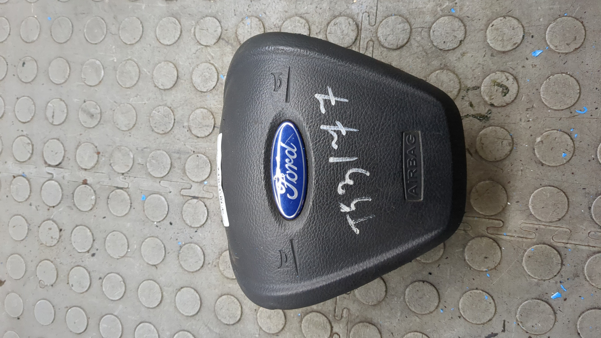 Подушка безопасности в рулевое колесо