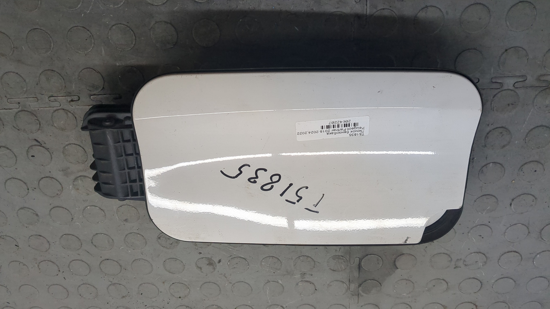 Лючок бензобака