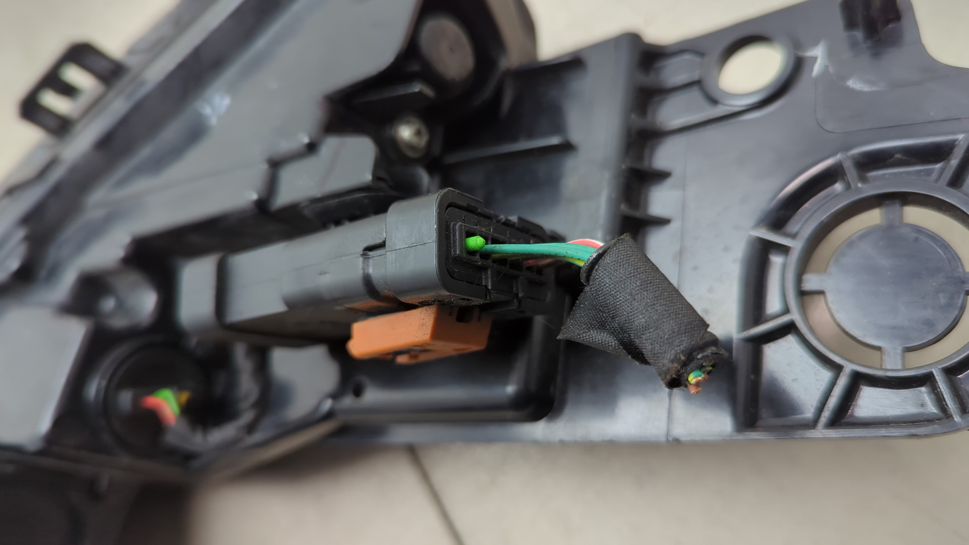 Фара дневного света левая (ходовые огни)