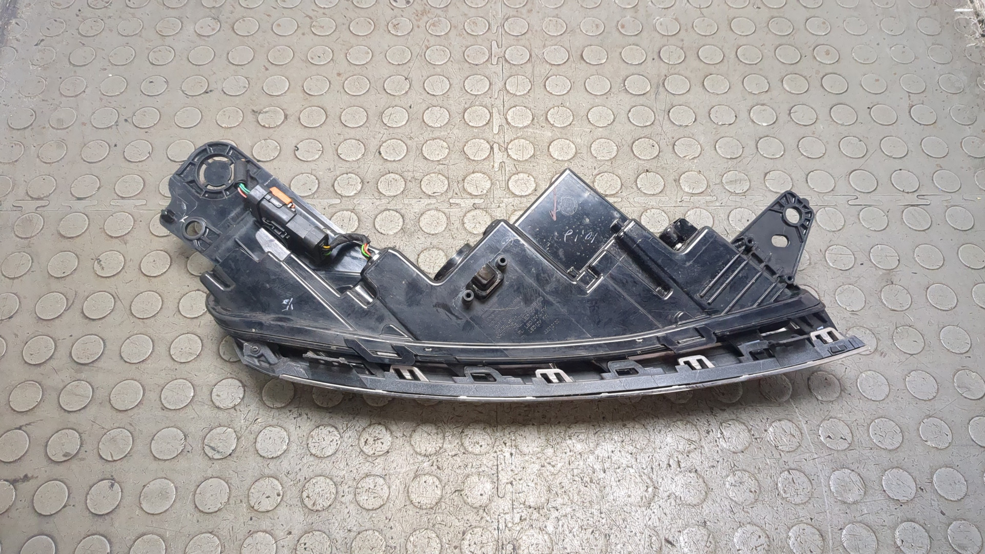 Фара дневного света левая (ходовые огни)