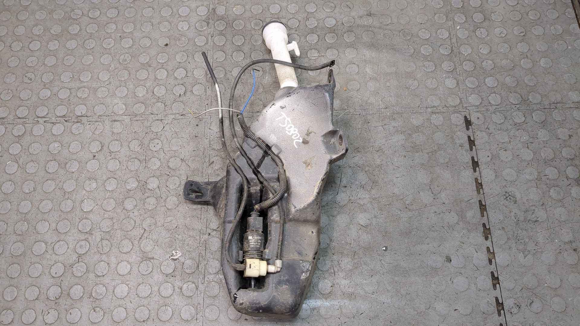 Бачок омывателя лобового стекла