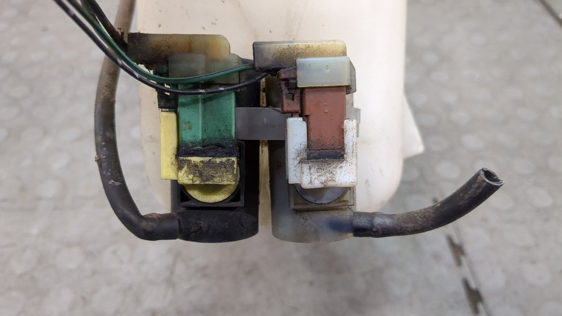 Бачок омывателя лобового стекла