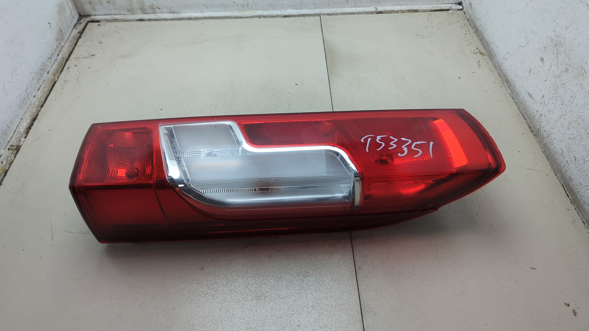 Фонарь задний правый