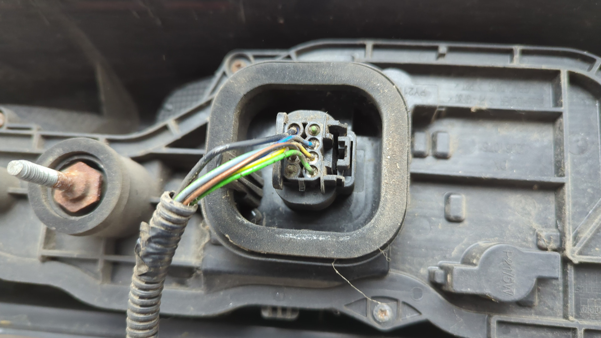 Фонарь задний правый