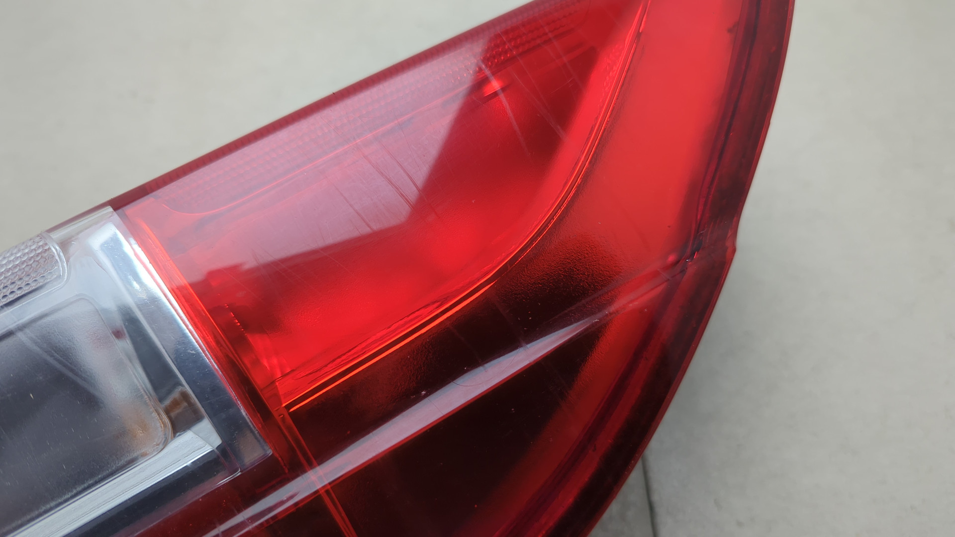 Фонарь задний правый