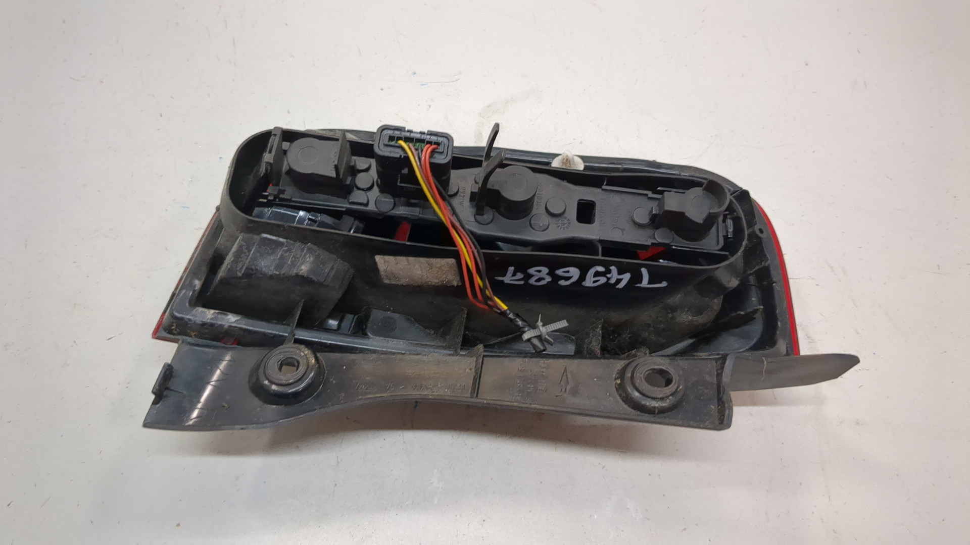 Фонарь задний правый