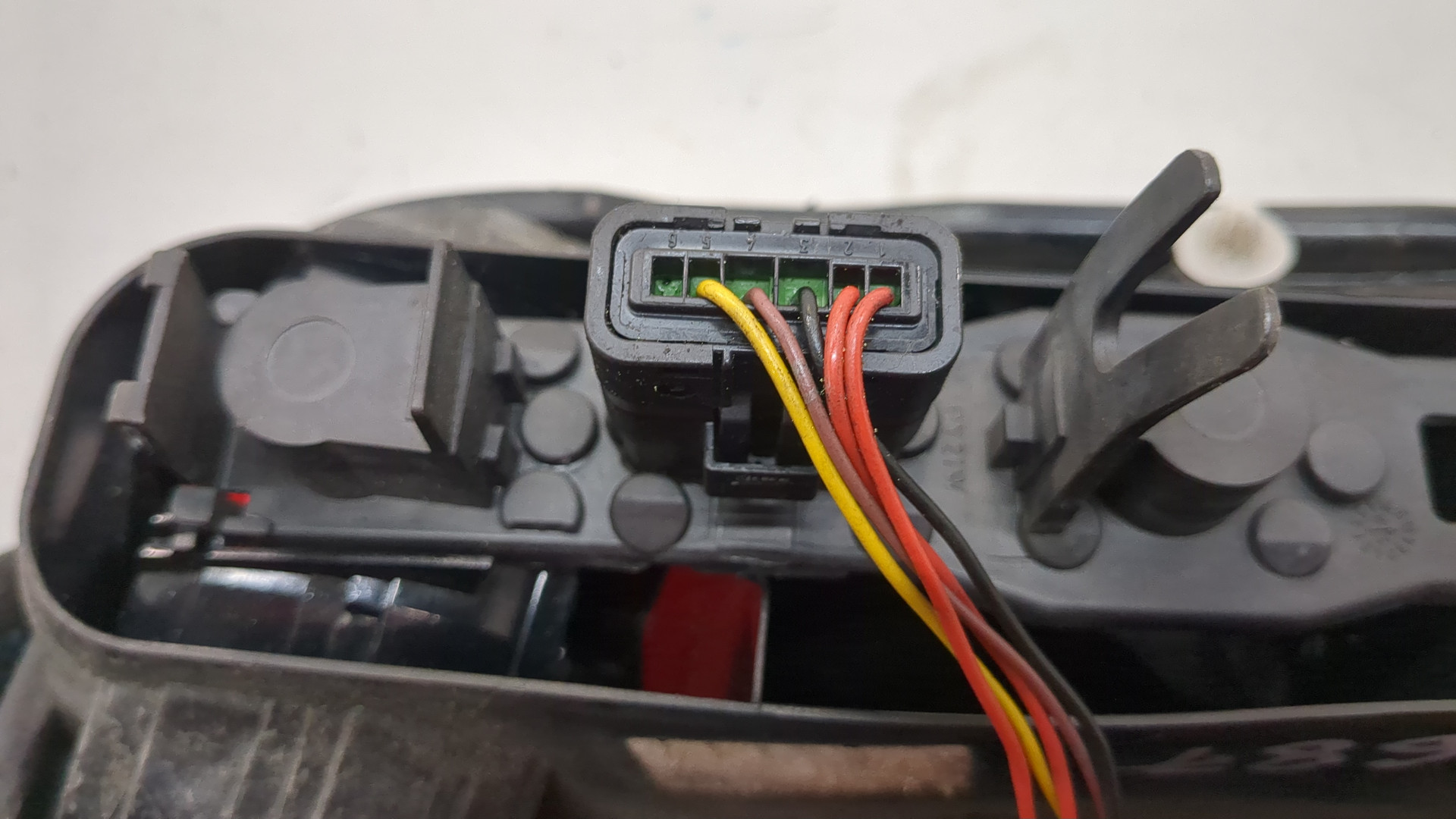 Фонарь задний правый