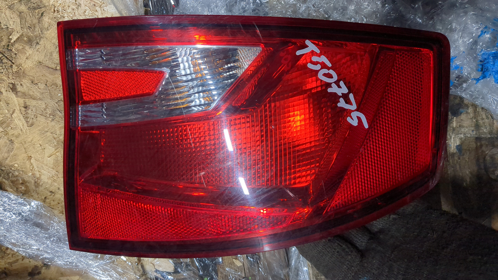 Фонарь задний правый