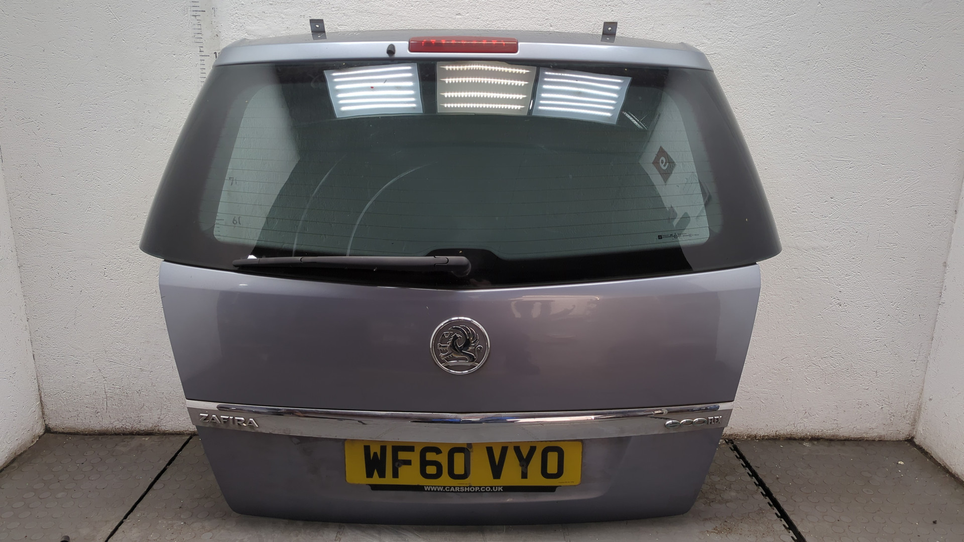 Дверь багажника