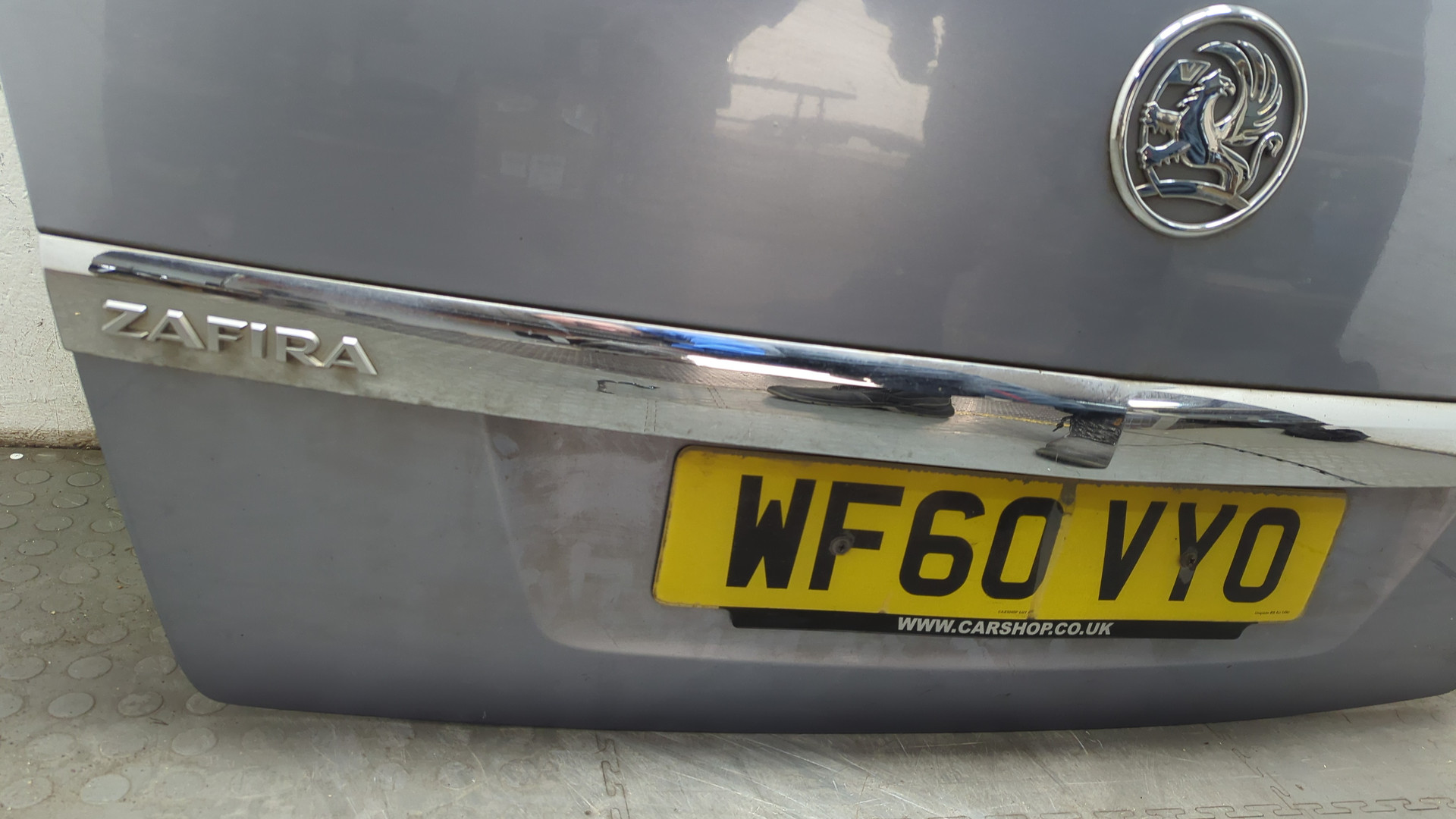 Дверь багажника