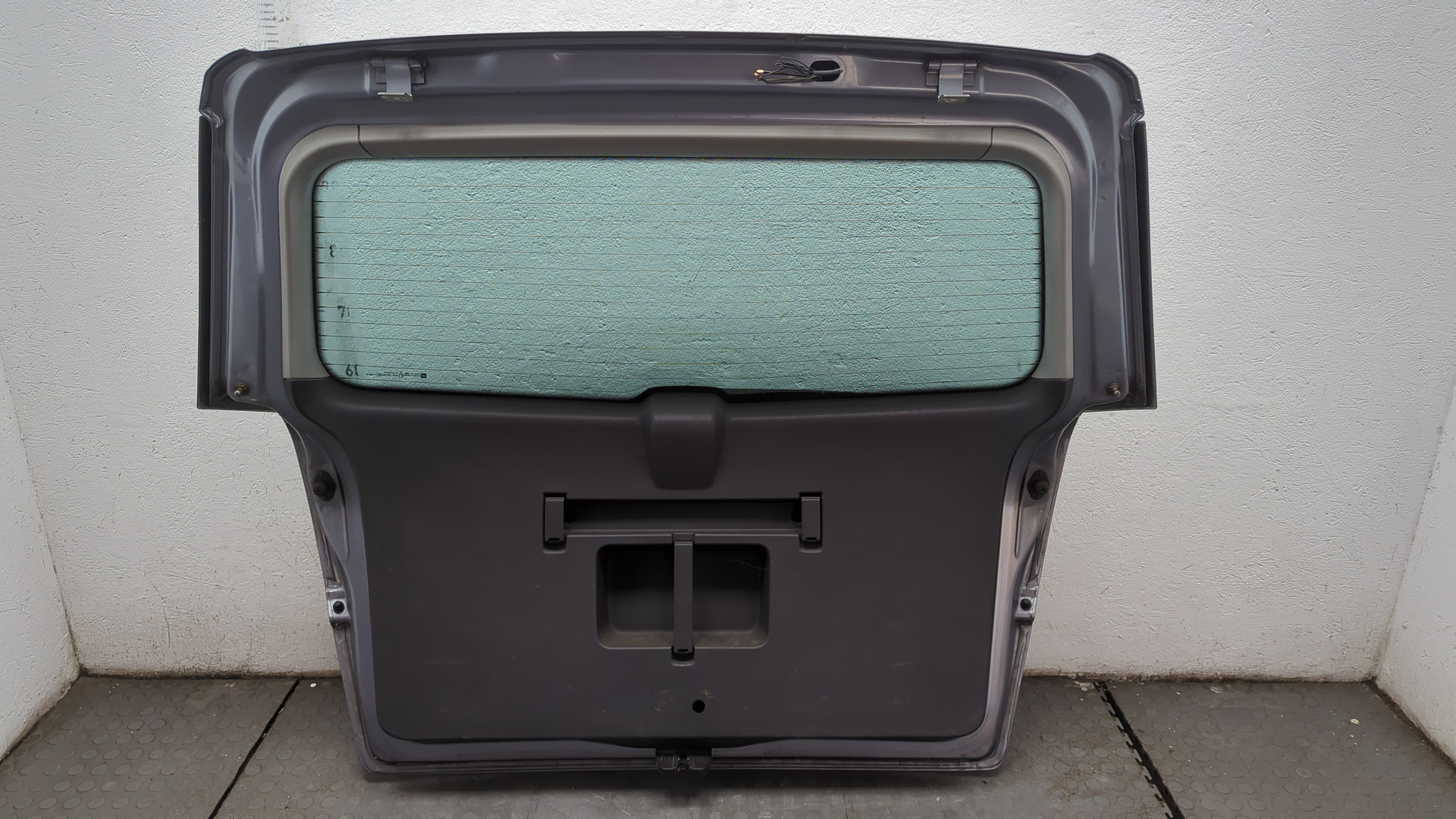 Дверь багажника