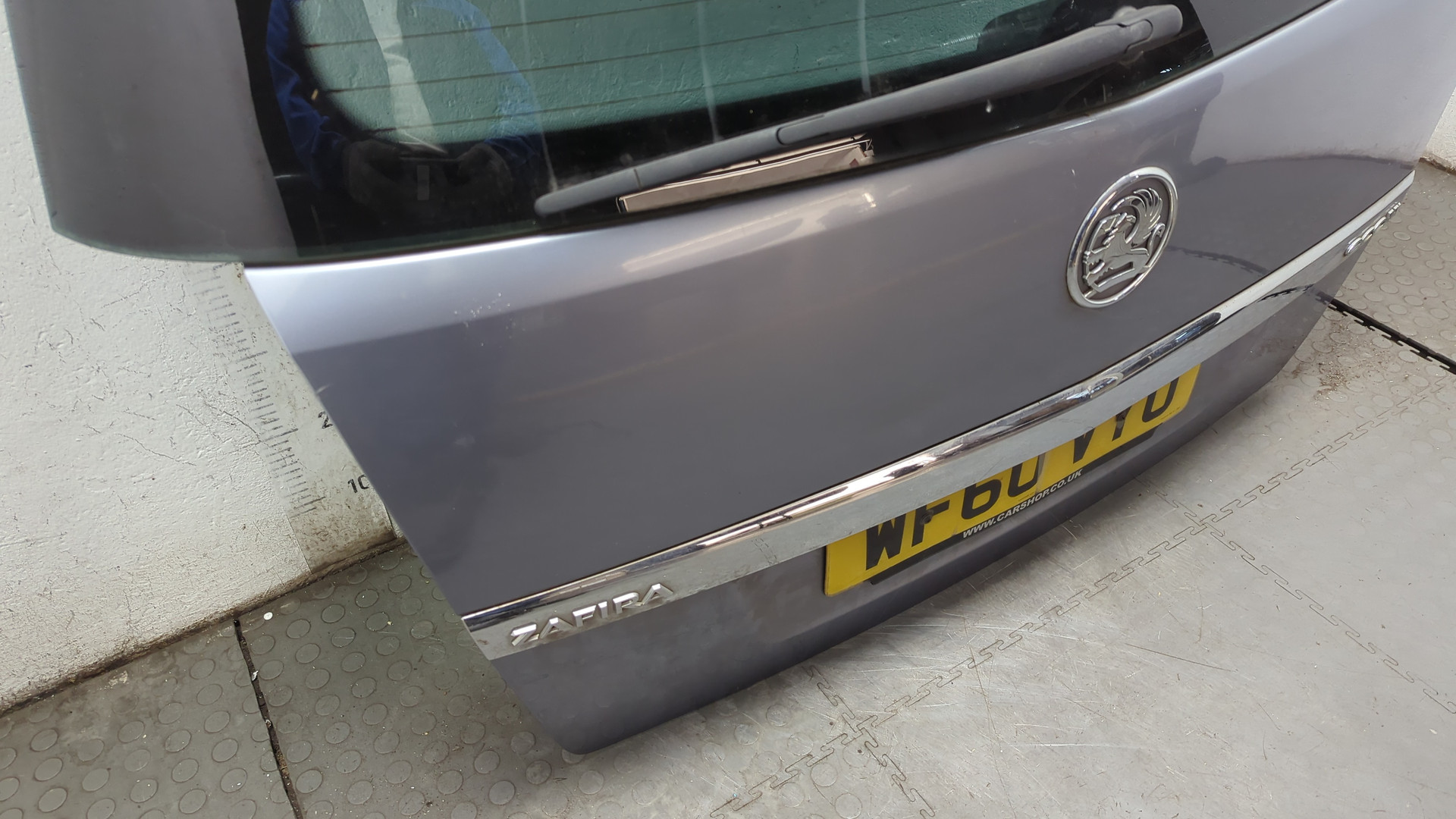 Дверь багажника