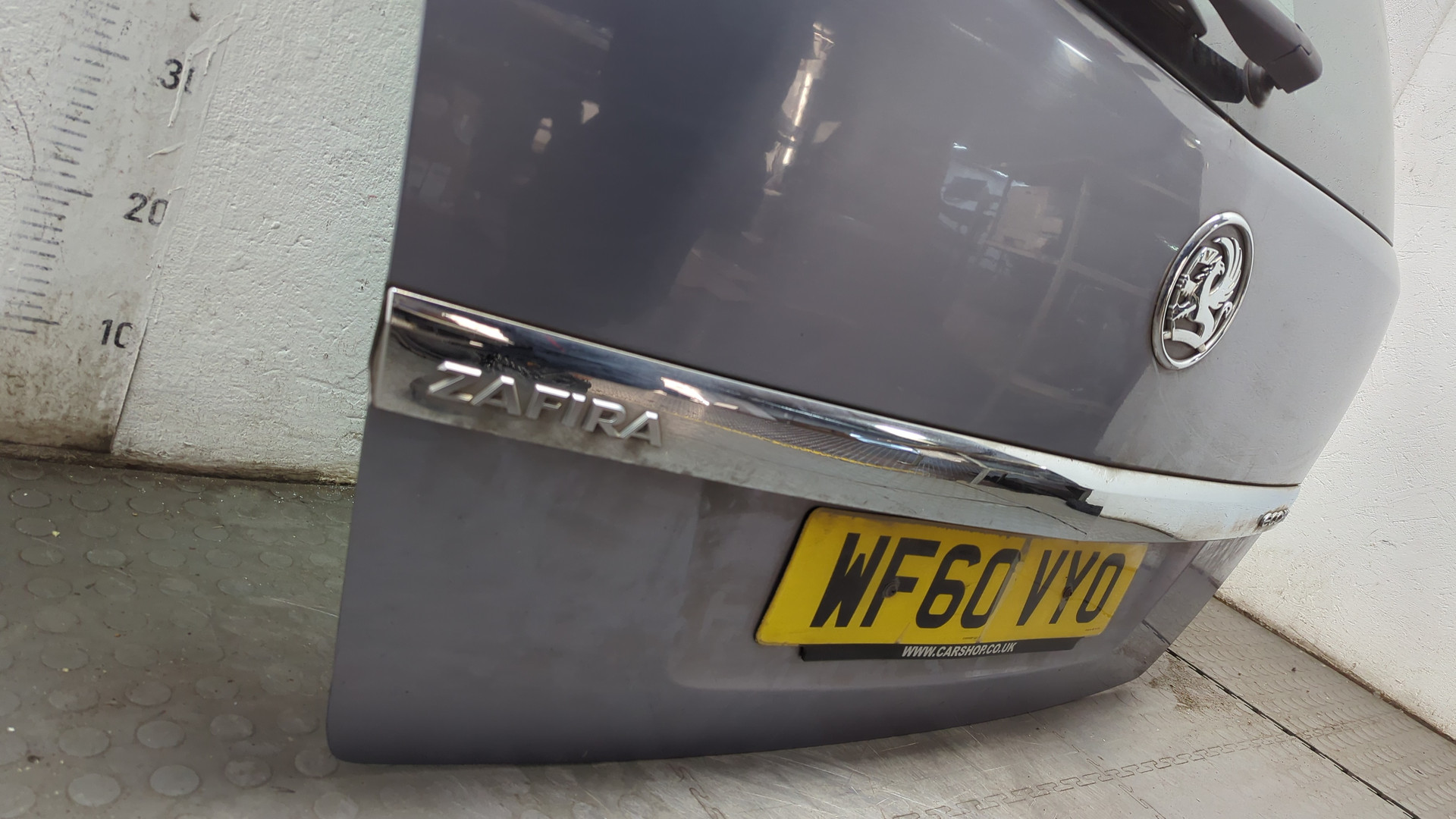 Дверь багажника