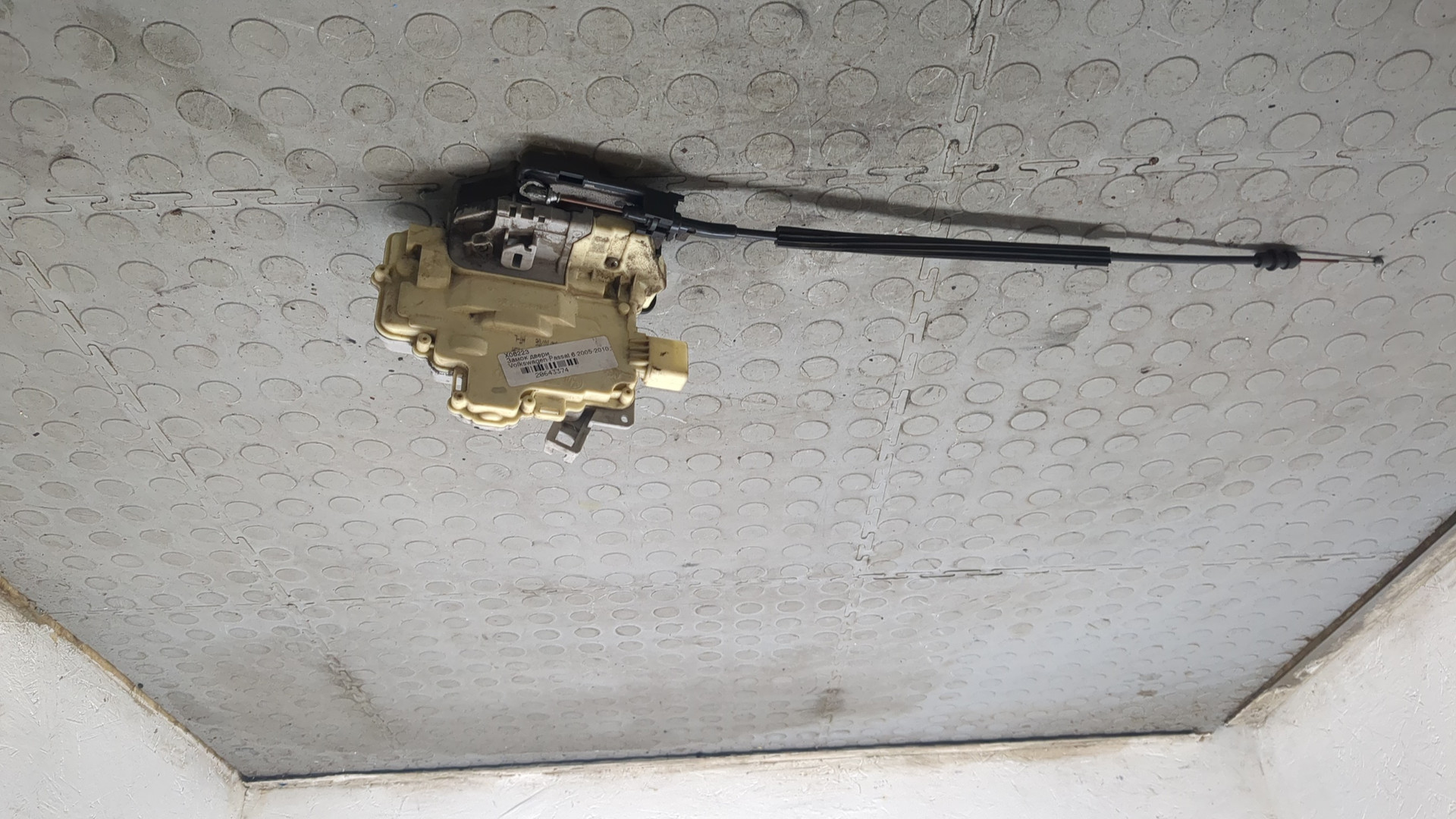 Замок двери задней левой