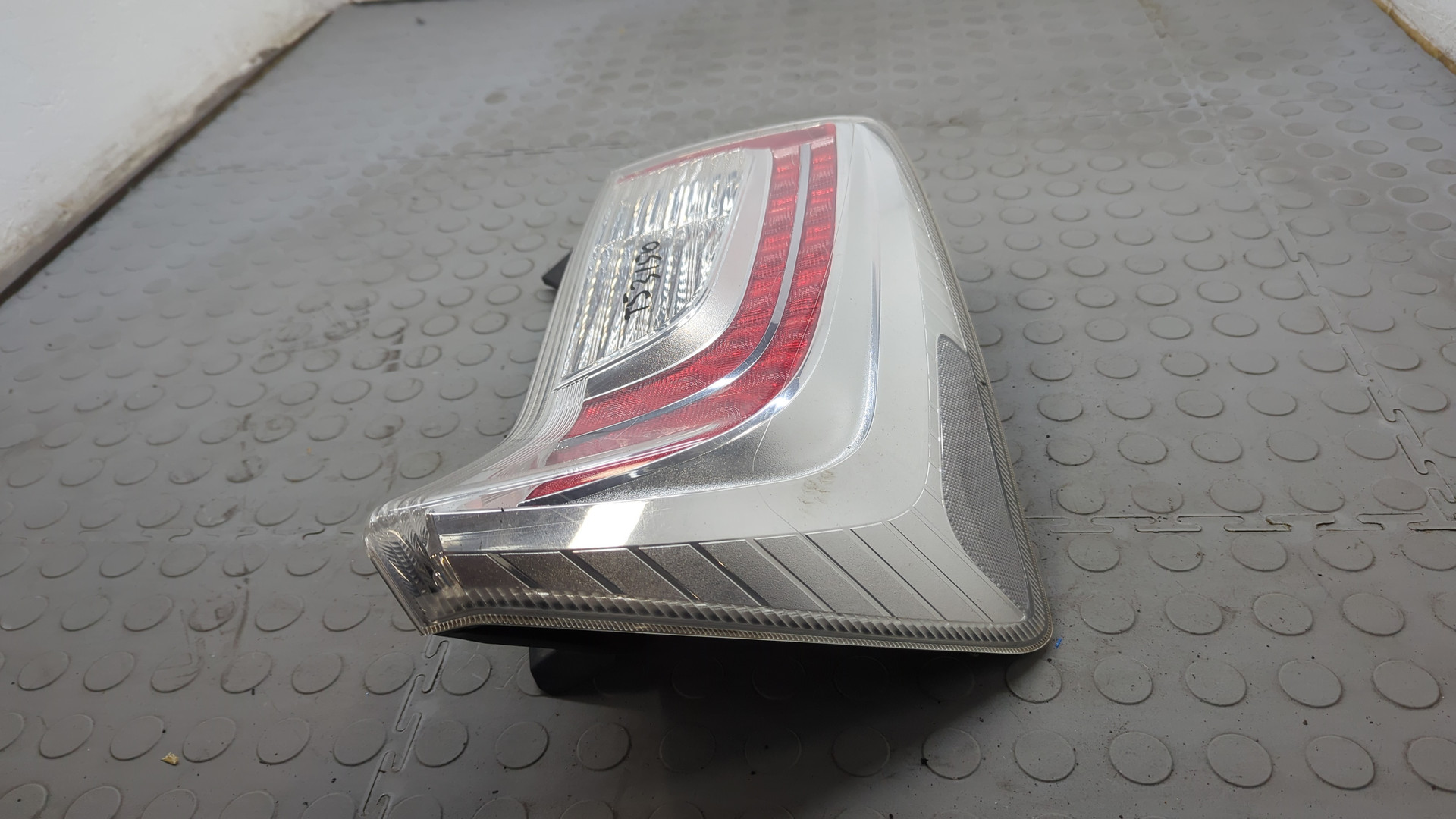 Фонарь задний левый