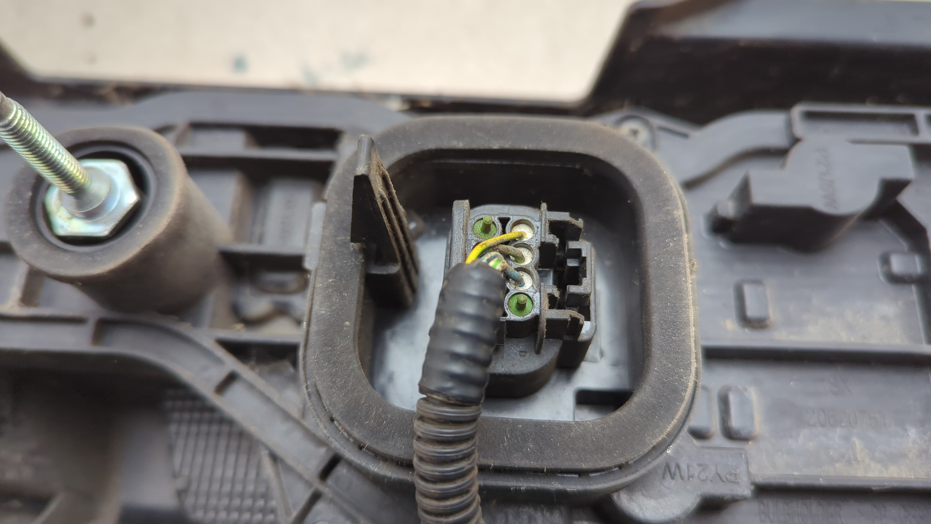 Фонарь задний левый