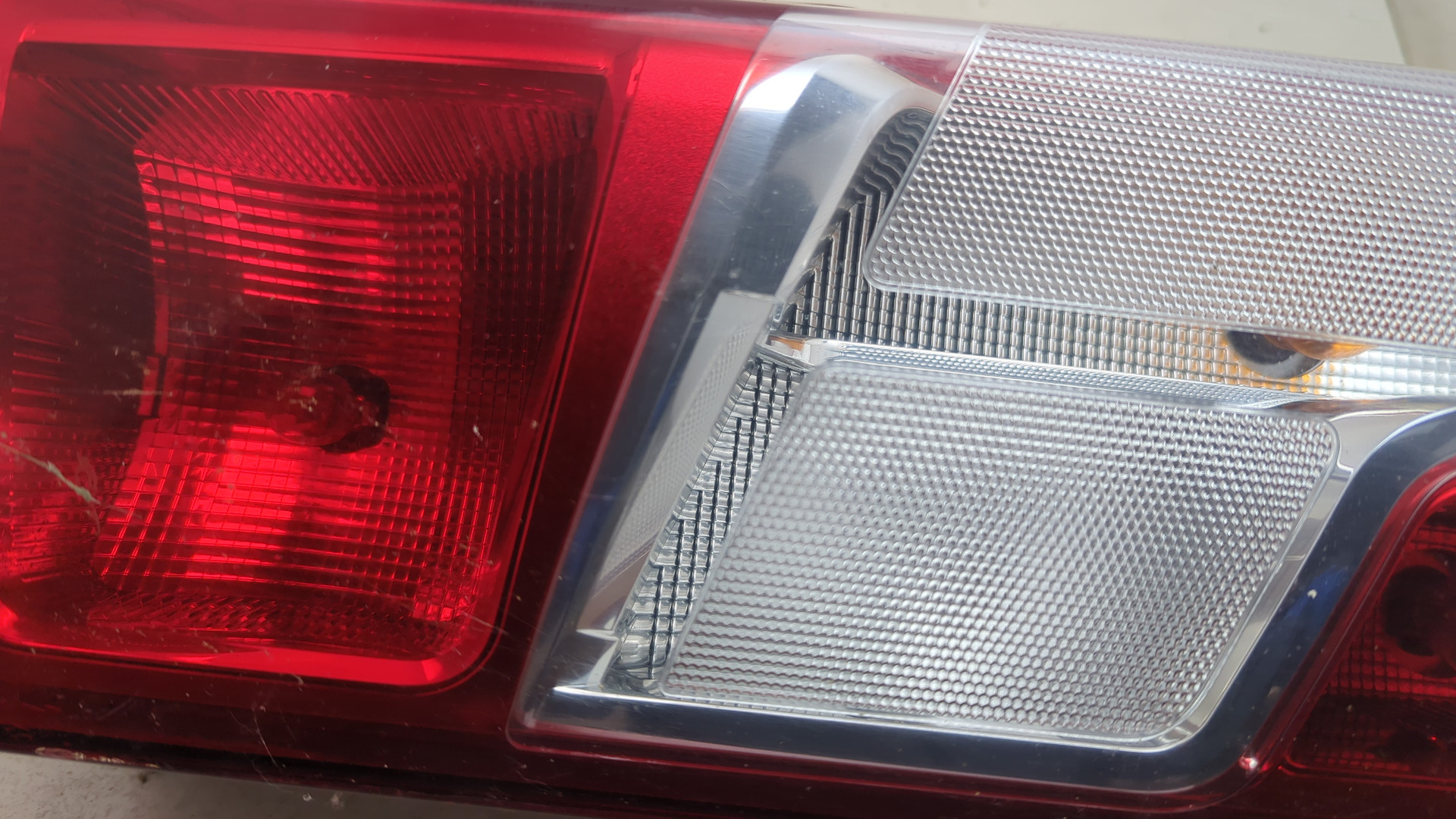 Фонарь задний левый