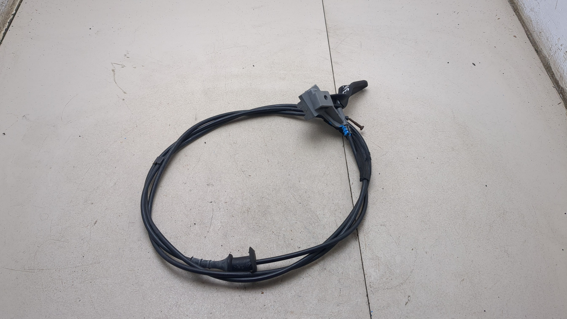 Ручка открывания капота