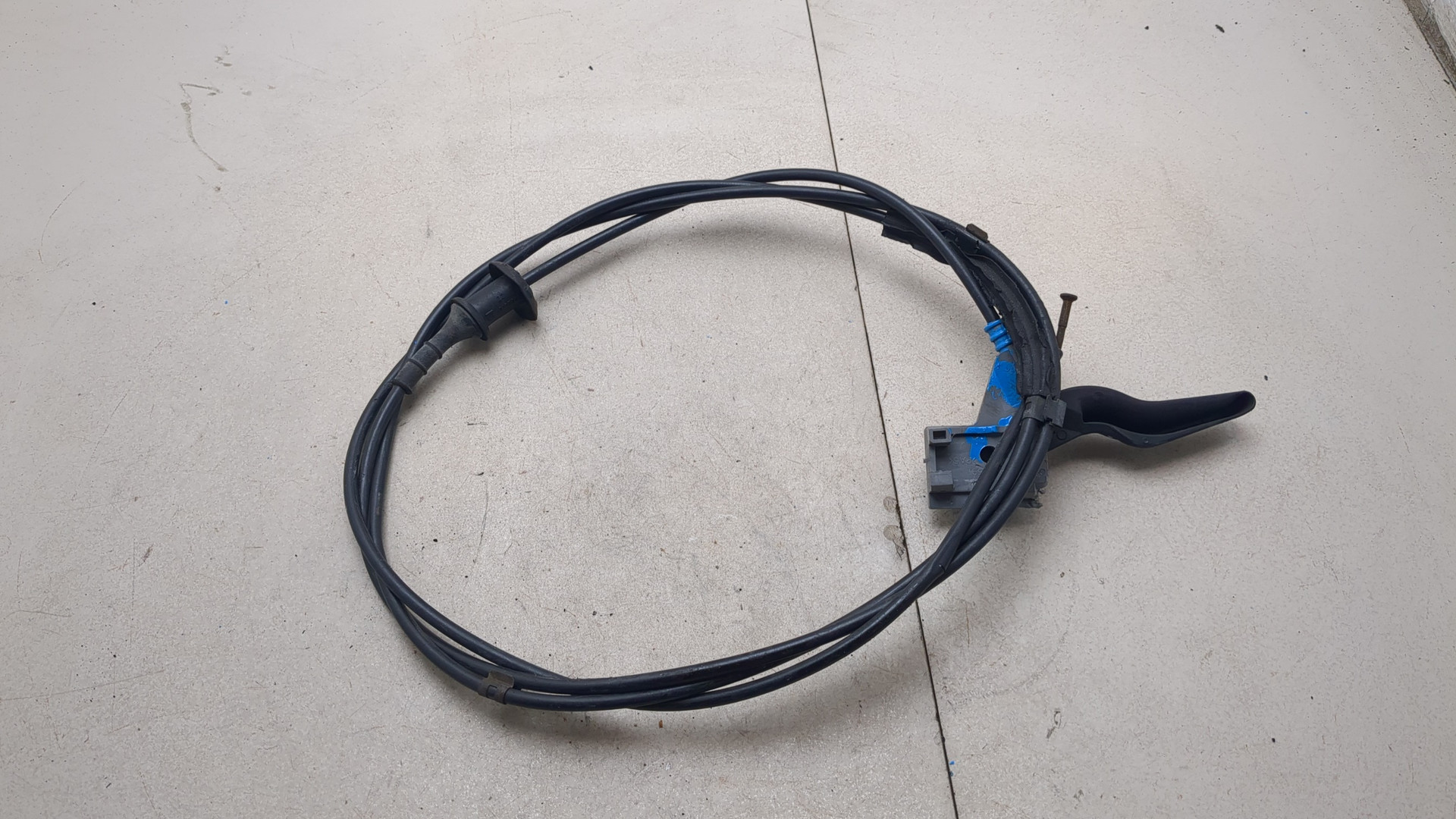 Ручка открывания капота