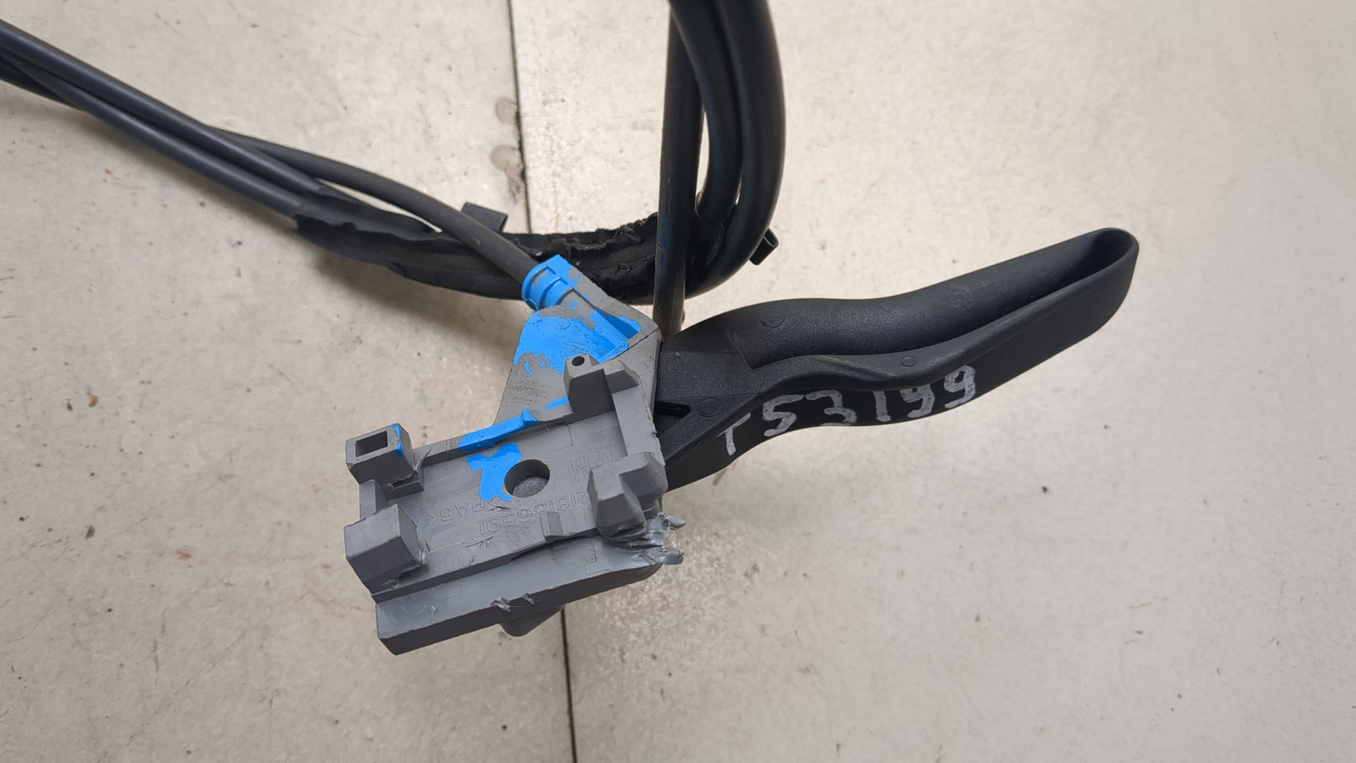 Ручка открывания капота