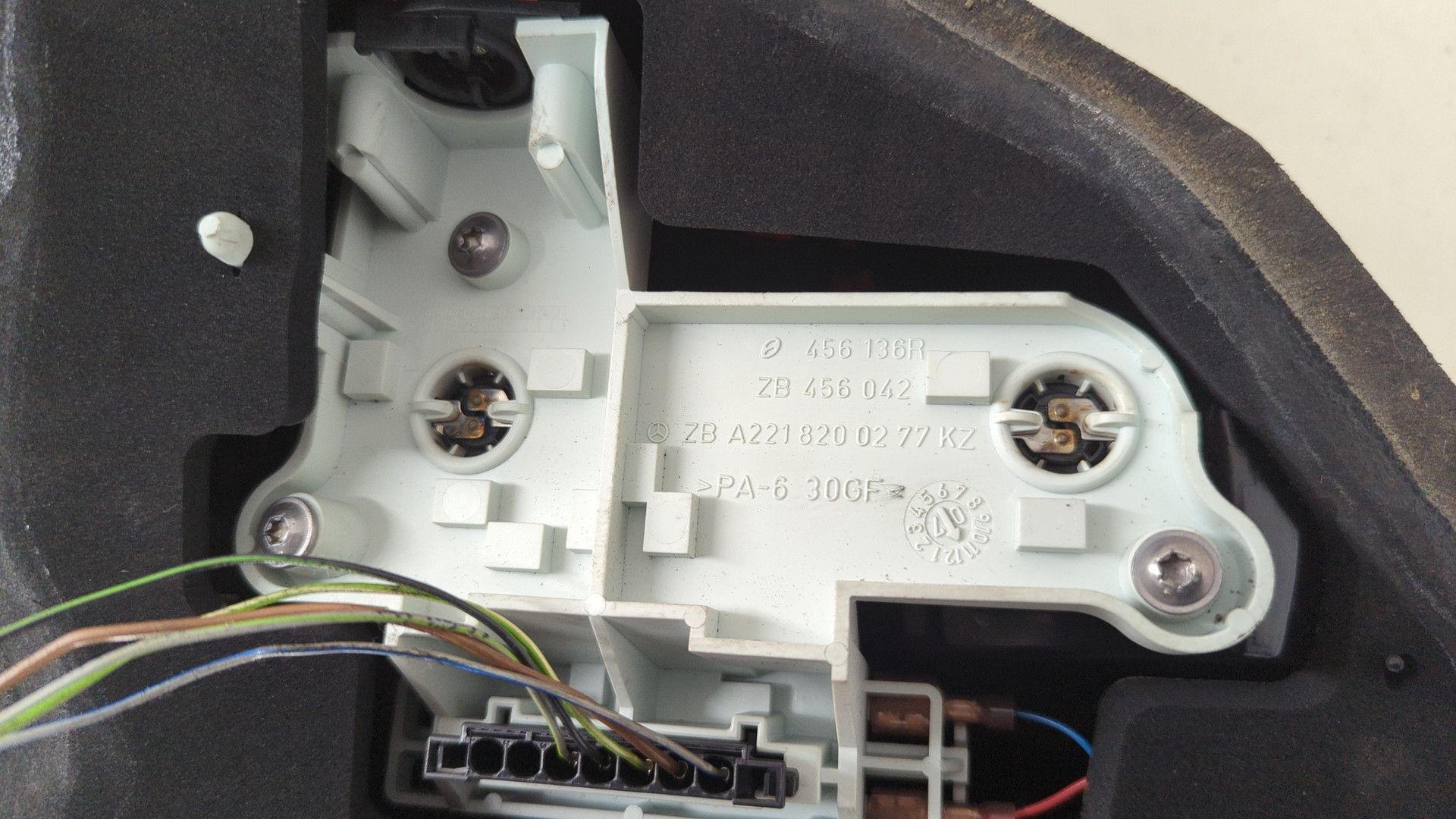 Фонарь задний правый