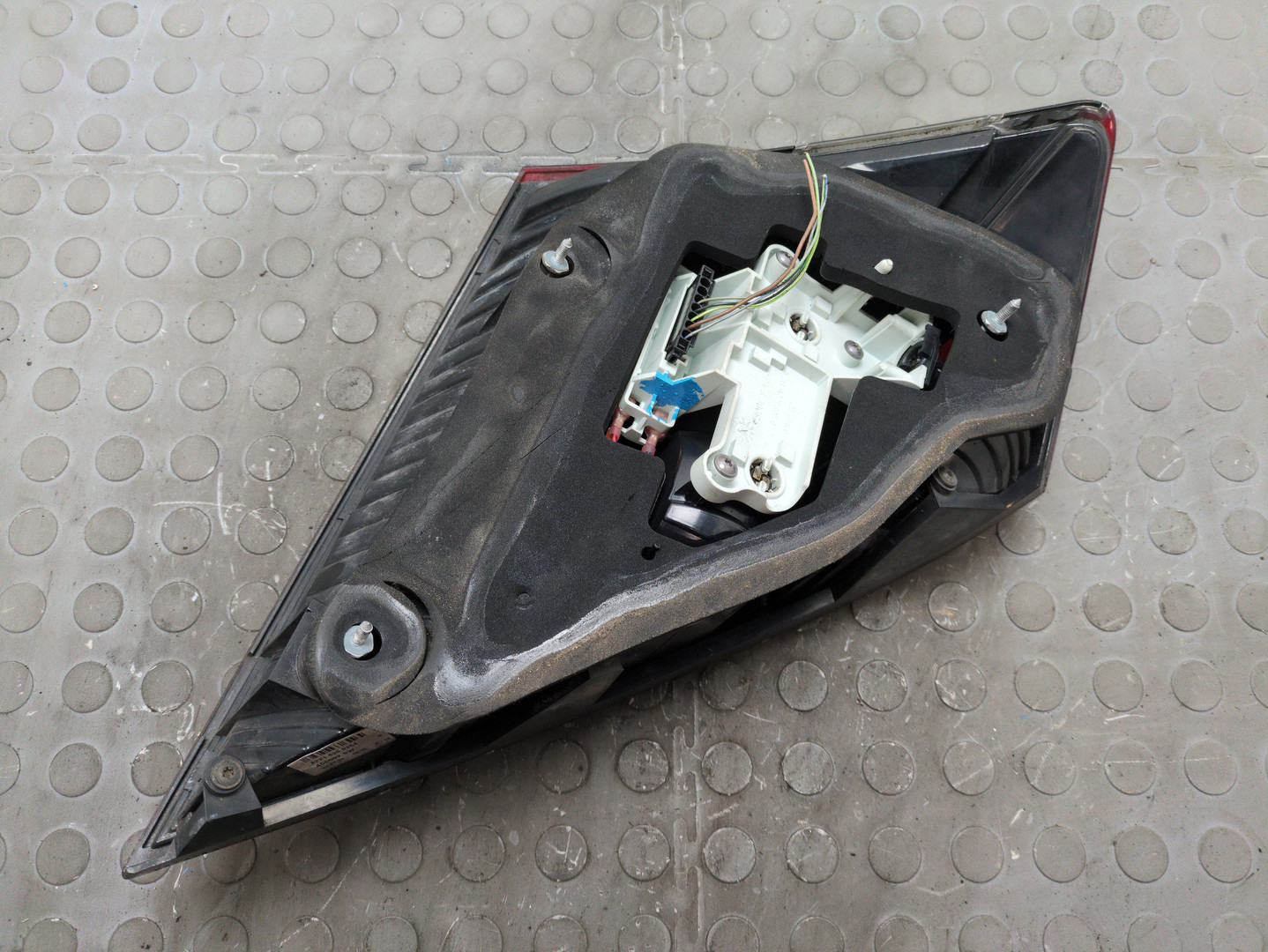 Фонарь задний правый