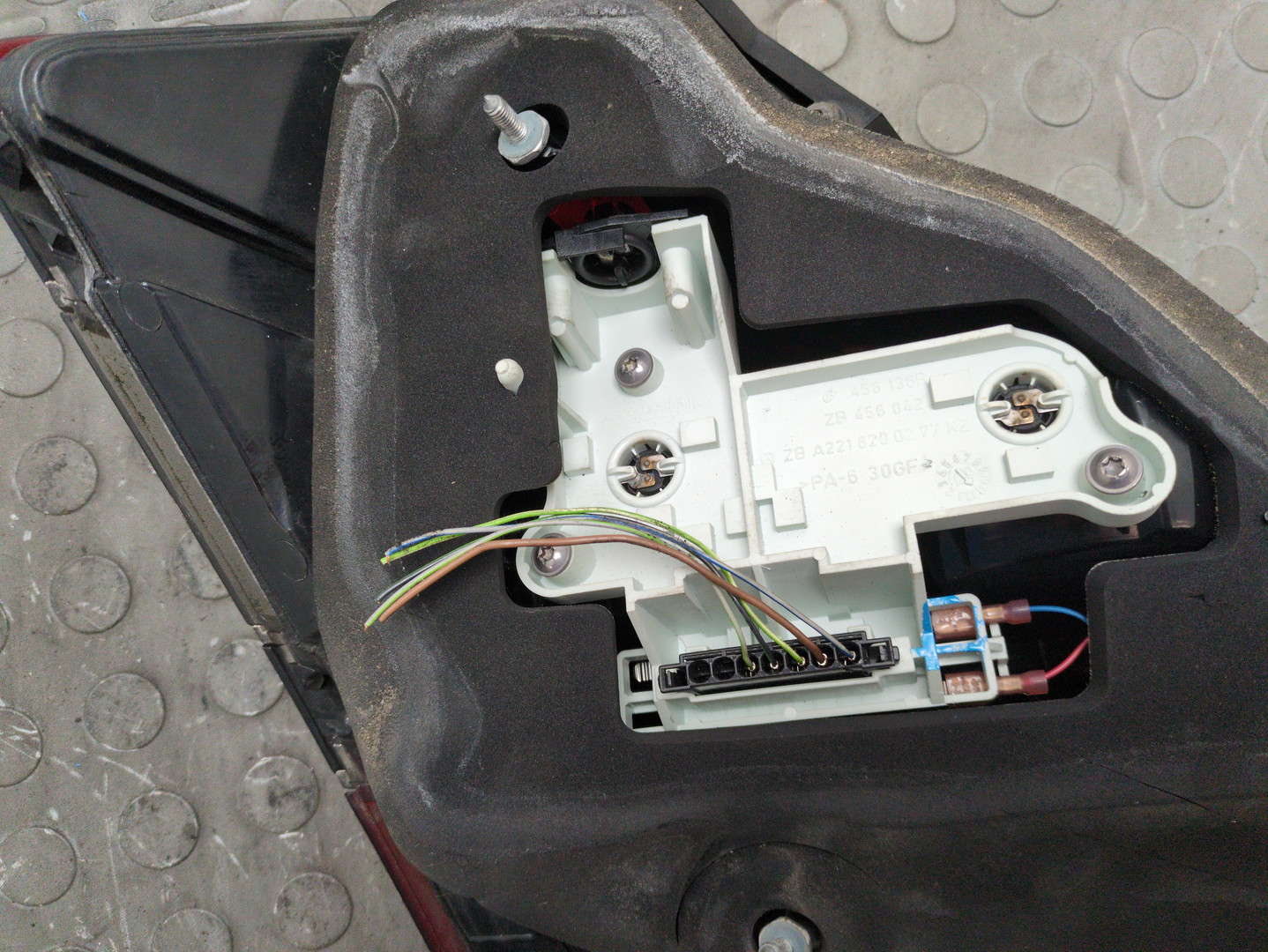 Фонарь задний правый