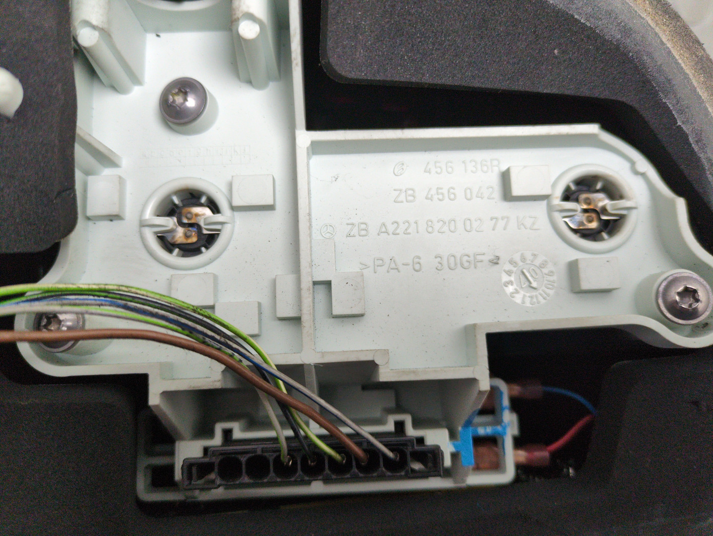 Фонарь задний правый