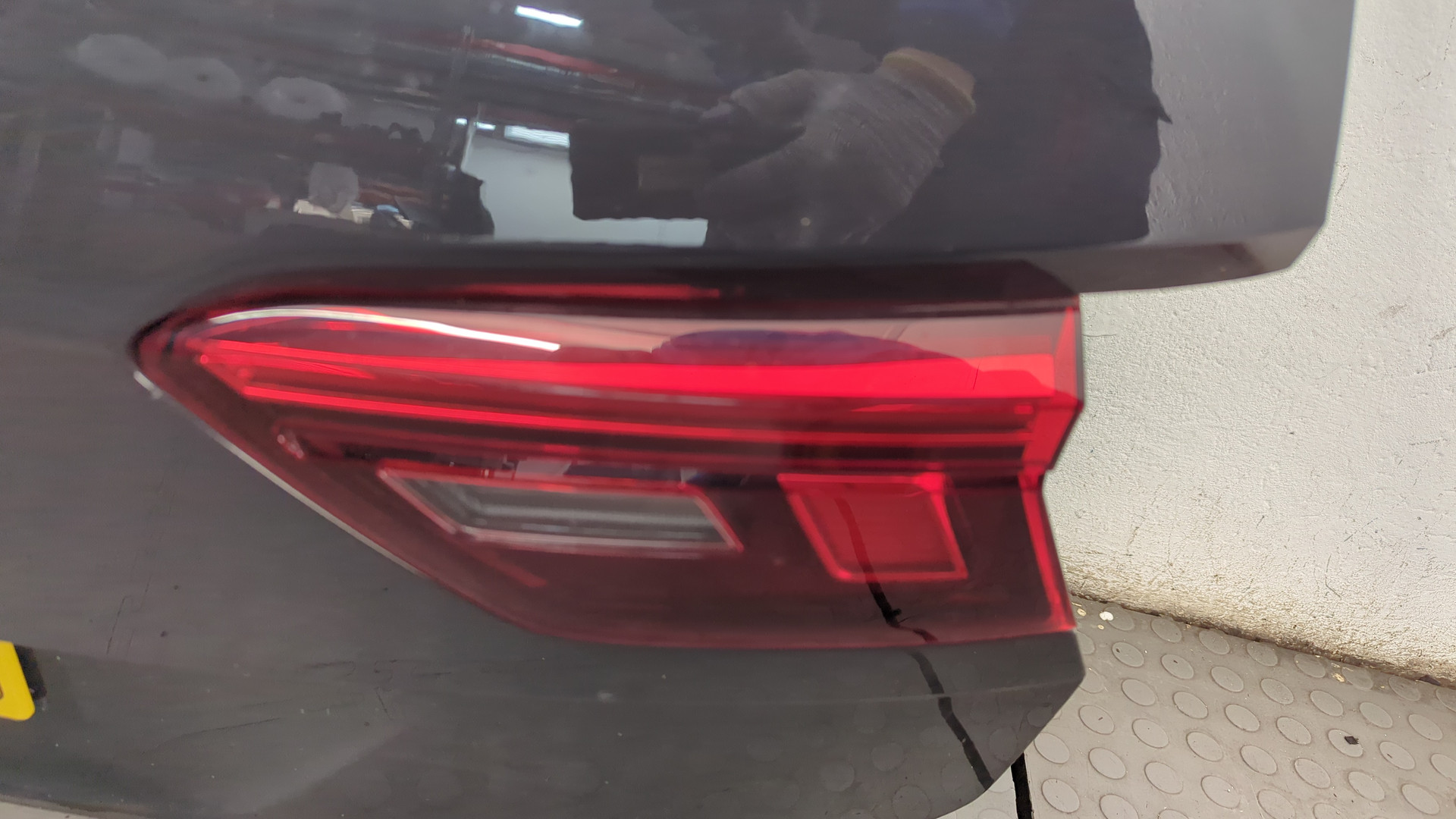 Дверь багажника