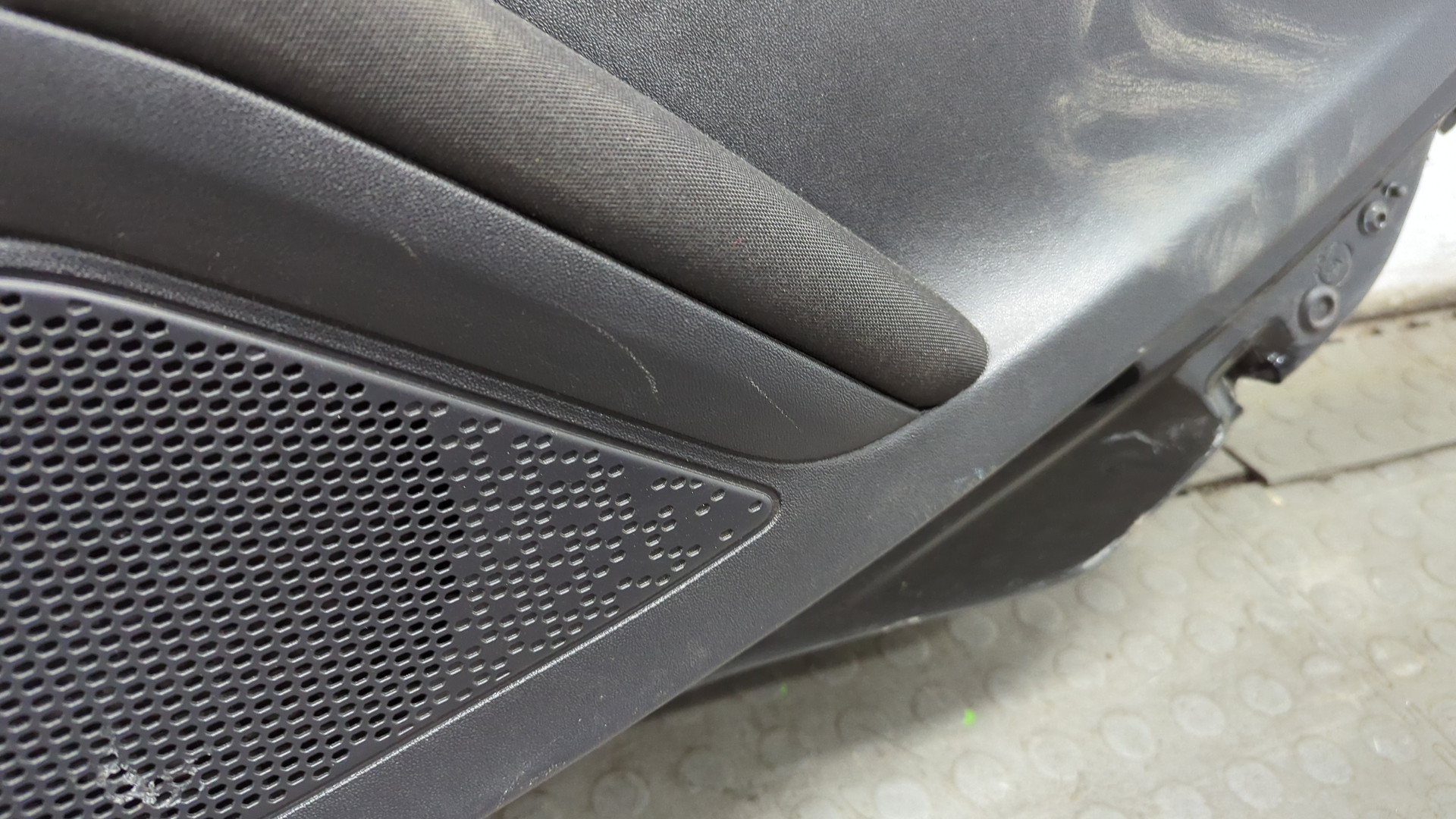 Дверь задняя правая