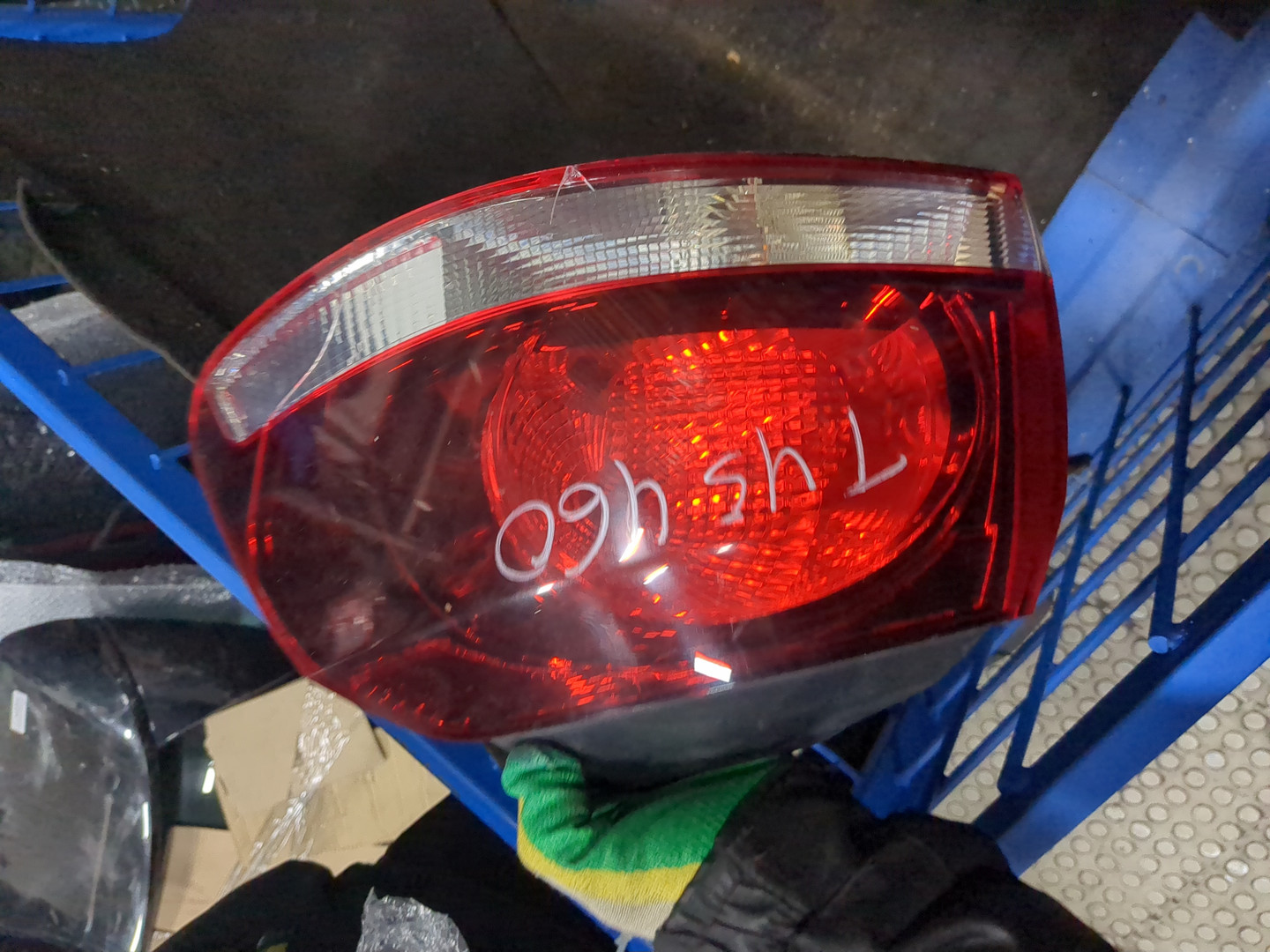 Фонарь задний правый