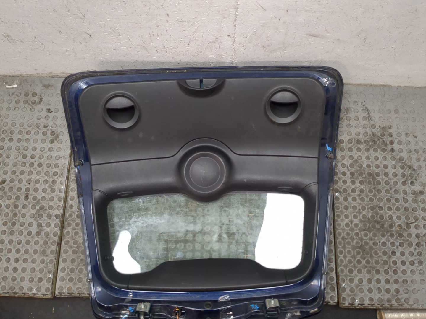 Дверь багажника