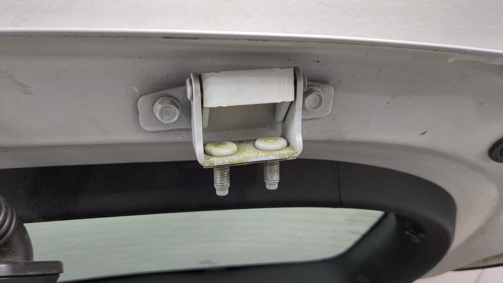 Дверь багажника