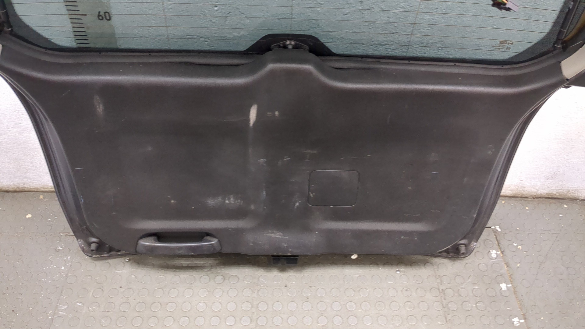 Дверь багажника