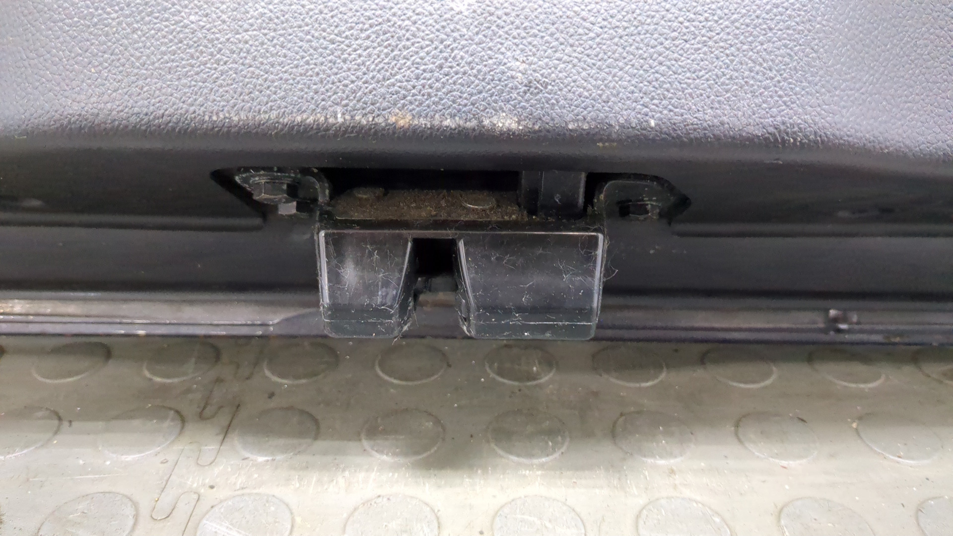 Дверь багажника