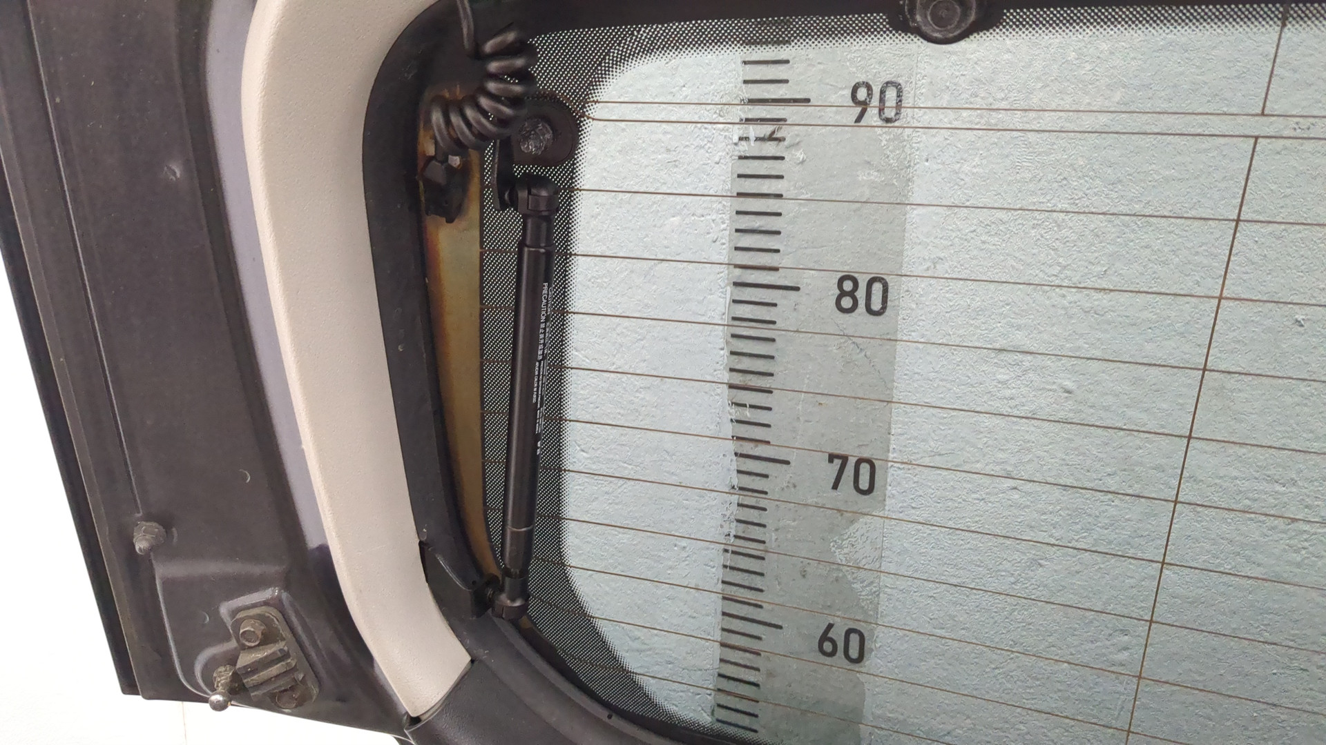 Дверь багажника