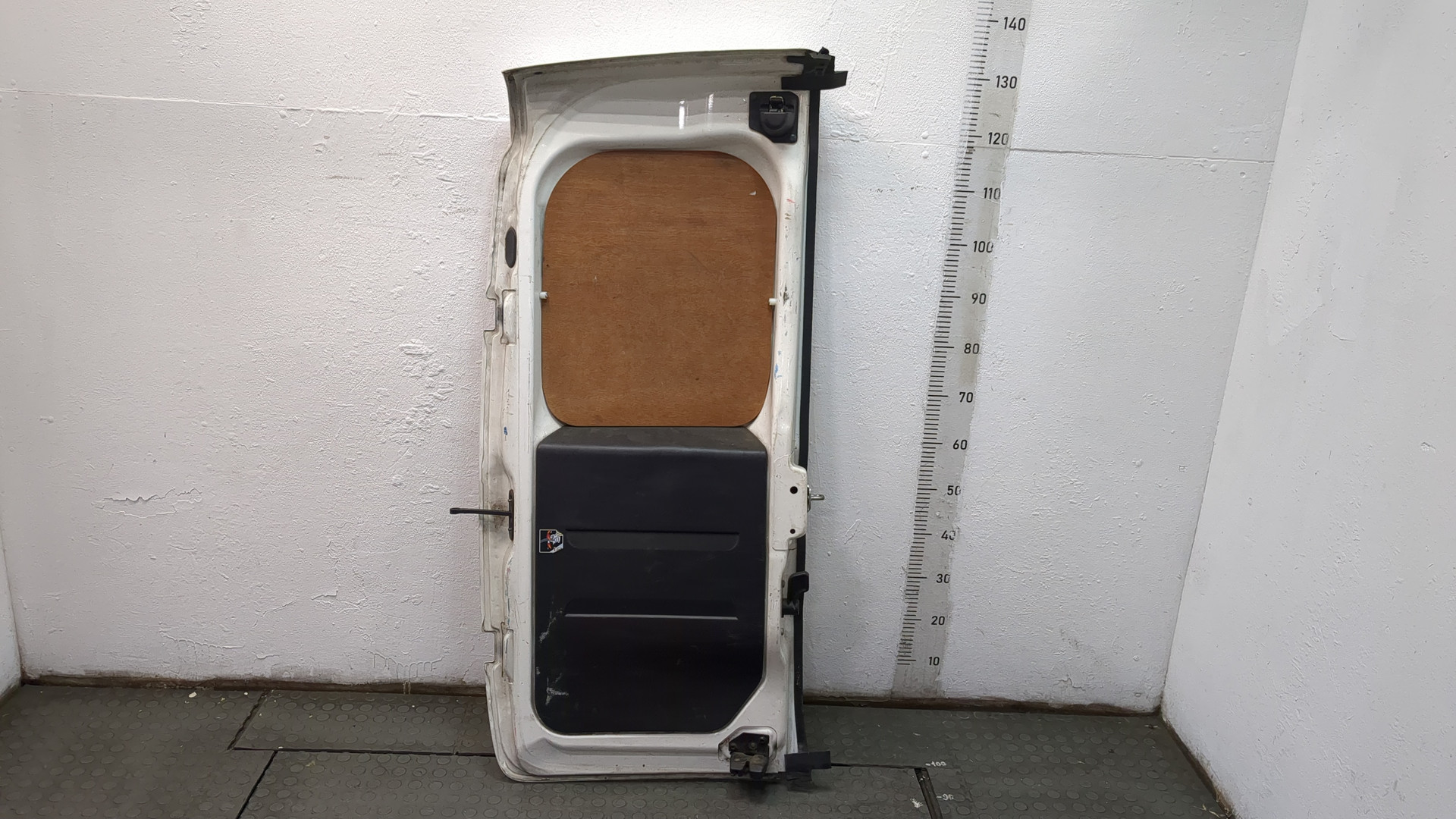 Дверь багажника правая