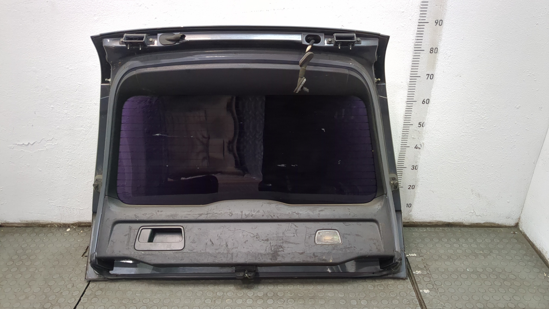 Дверь багажника