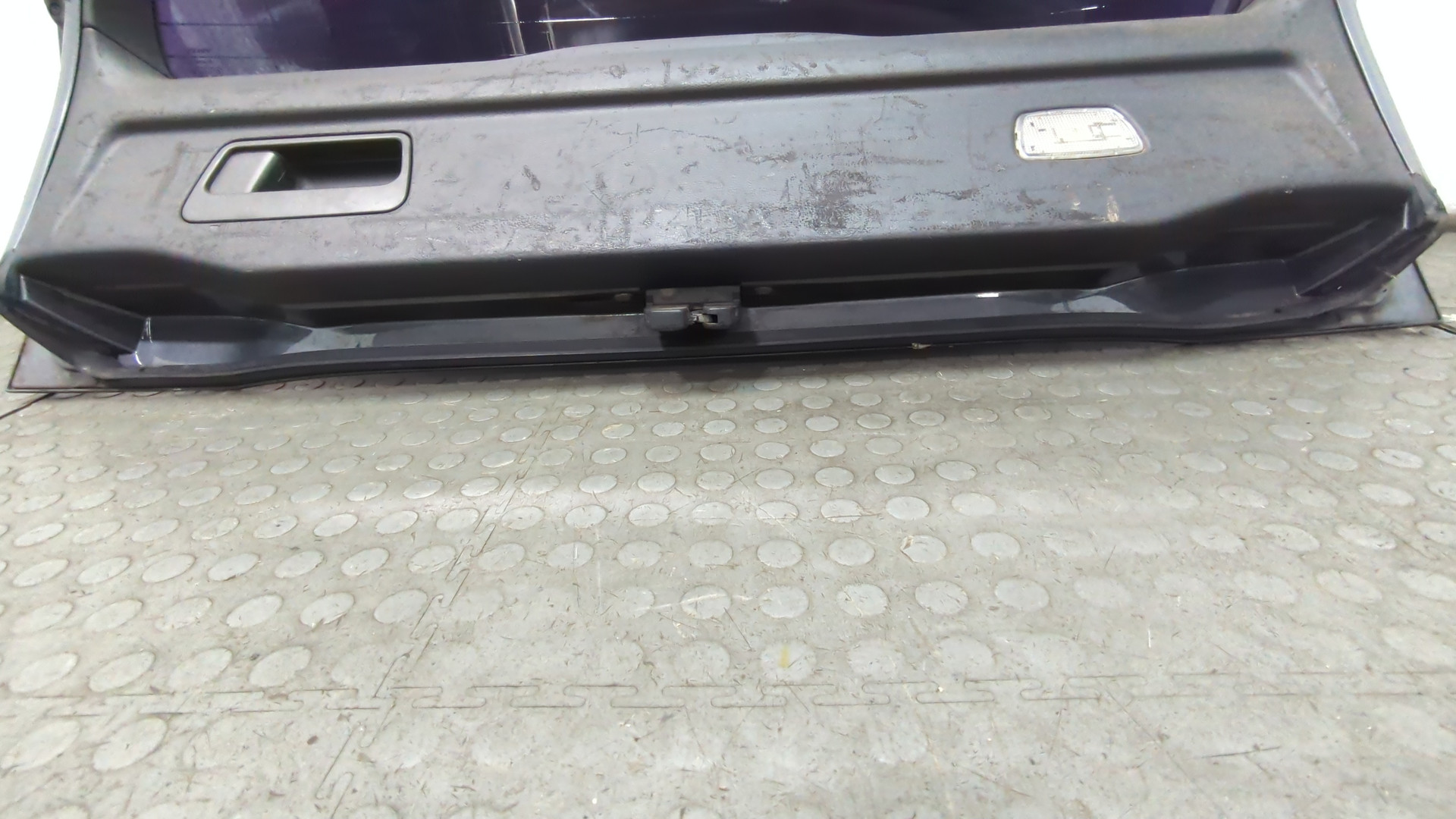 Дверь багажника