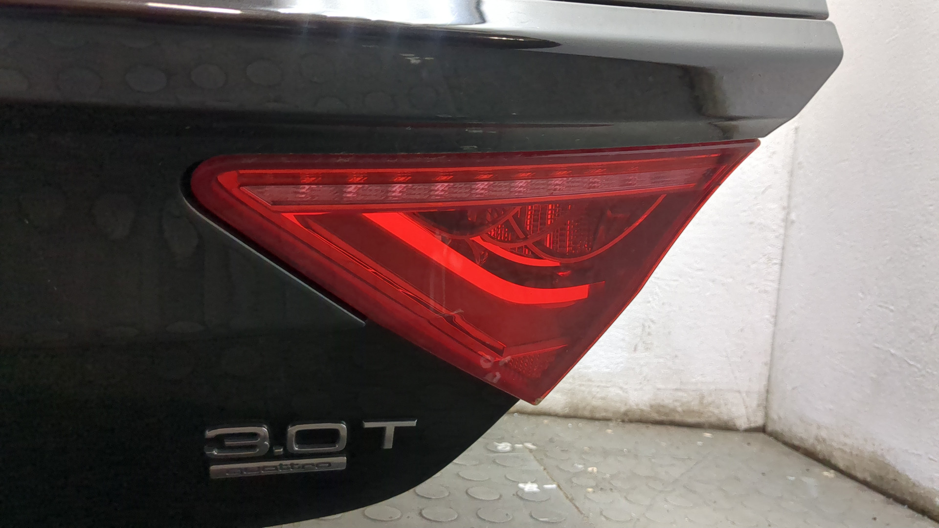 Дверь багажника