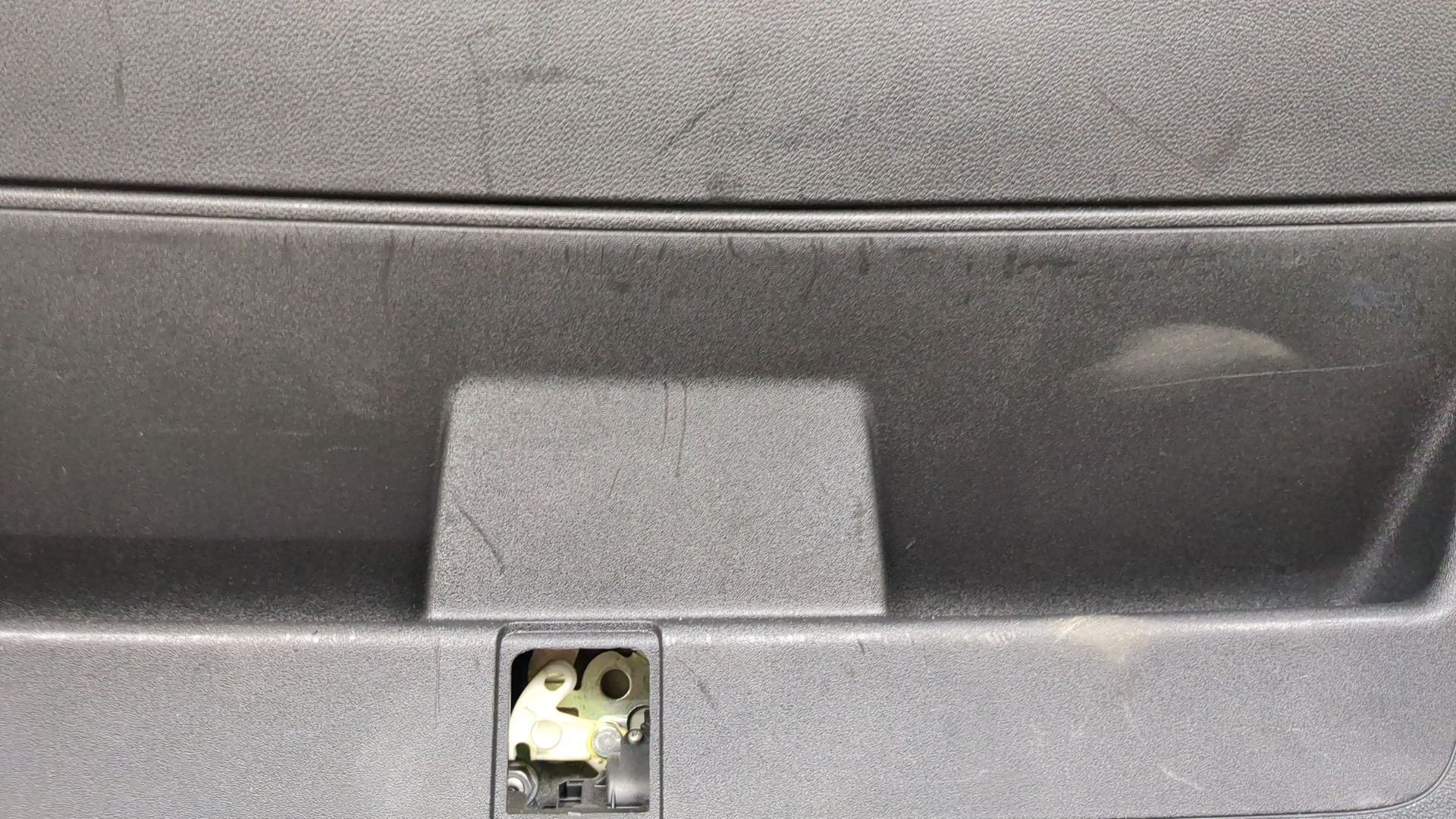 Дверь багажника