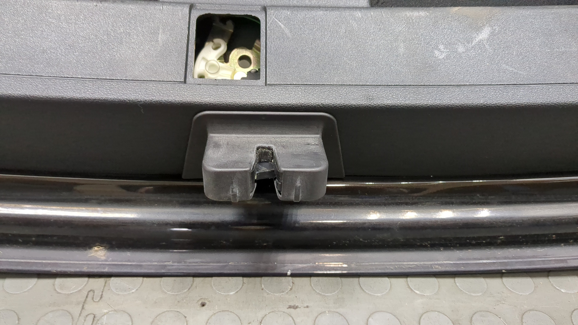 Дверь багажника