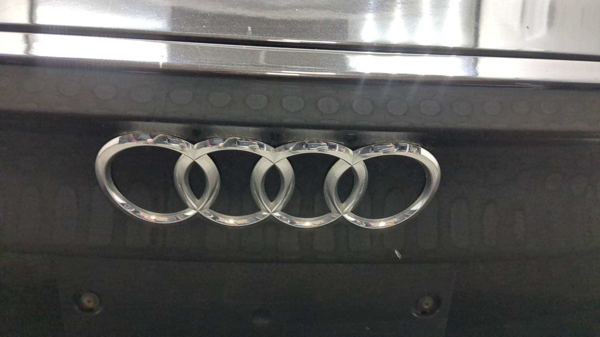 Дверь багажника