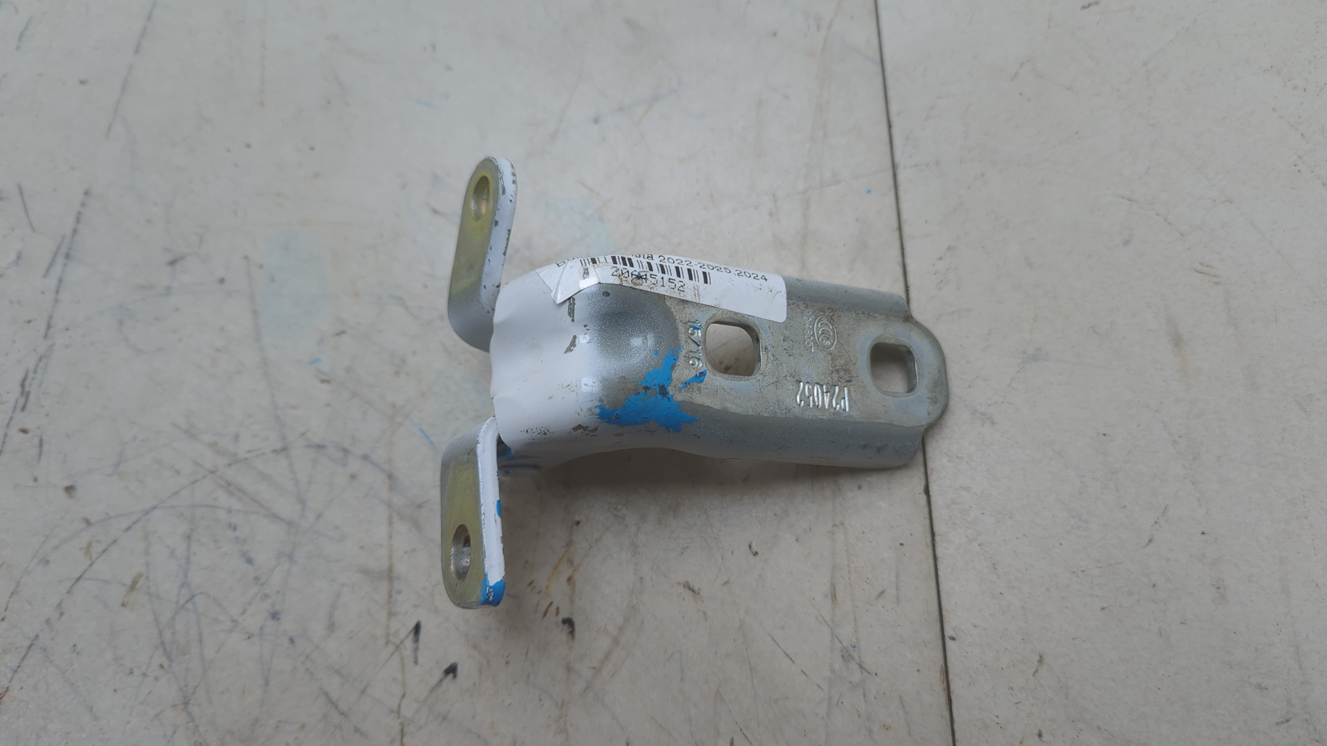 Петля двери