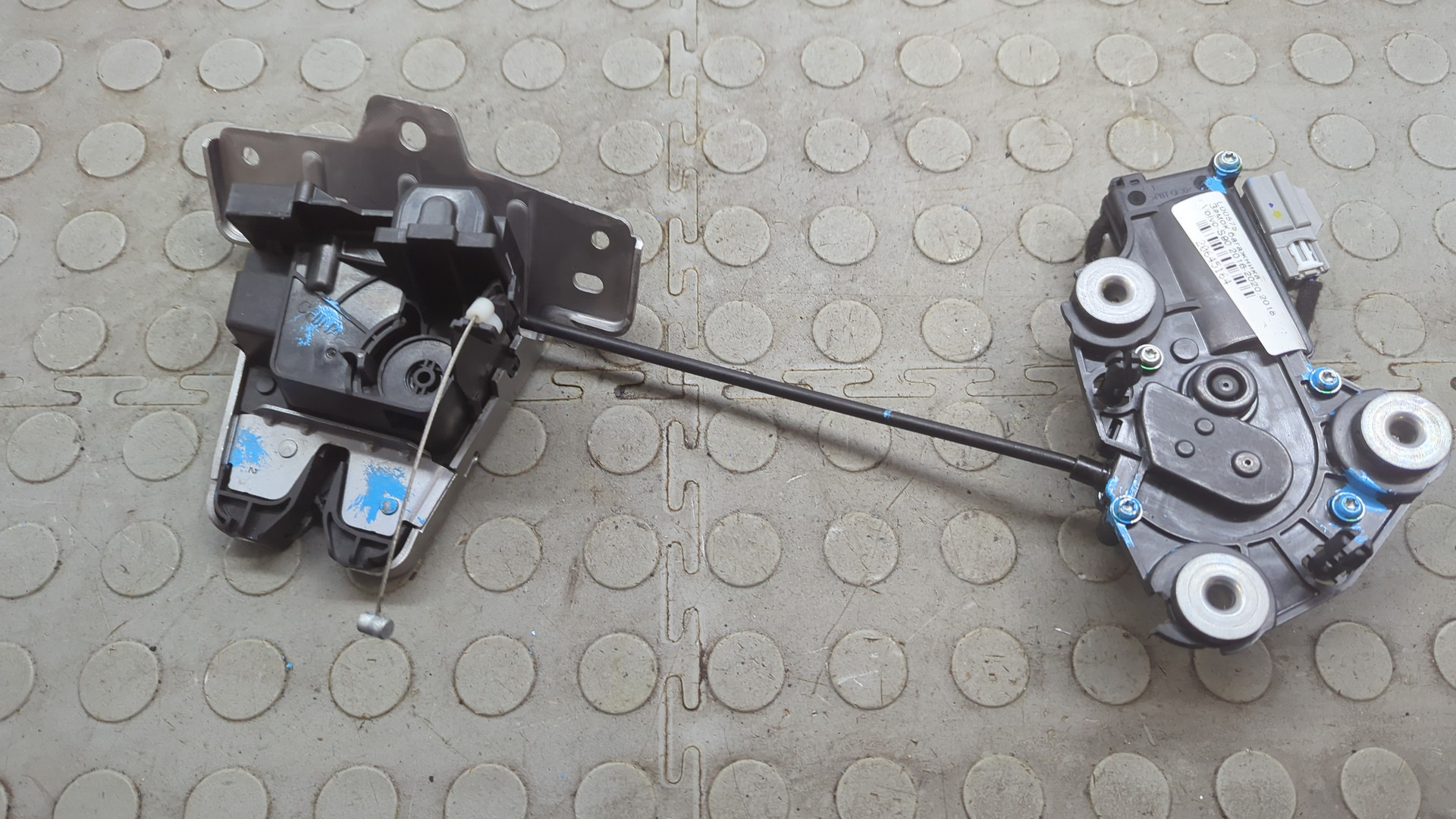 Замок багажника