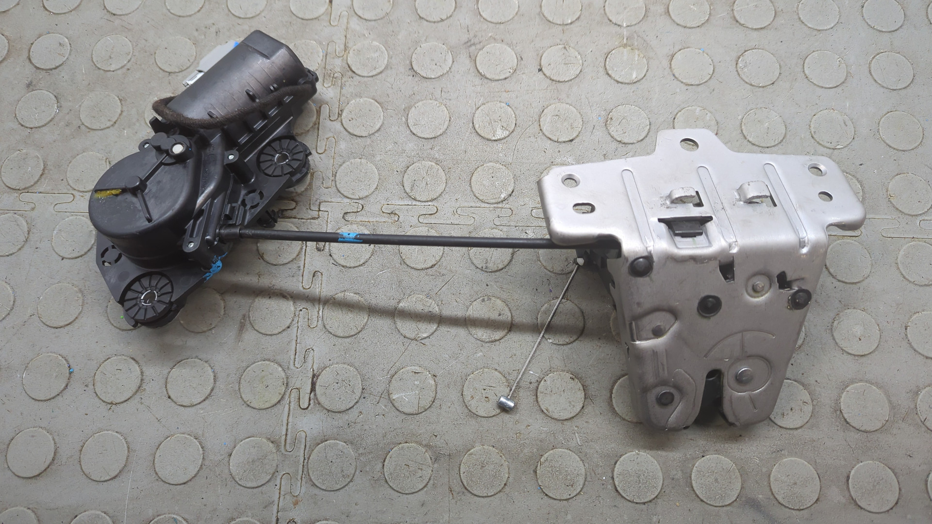 Замок багажника