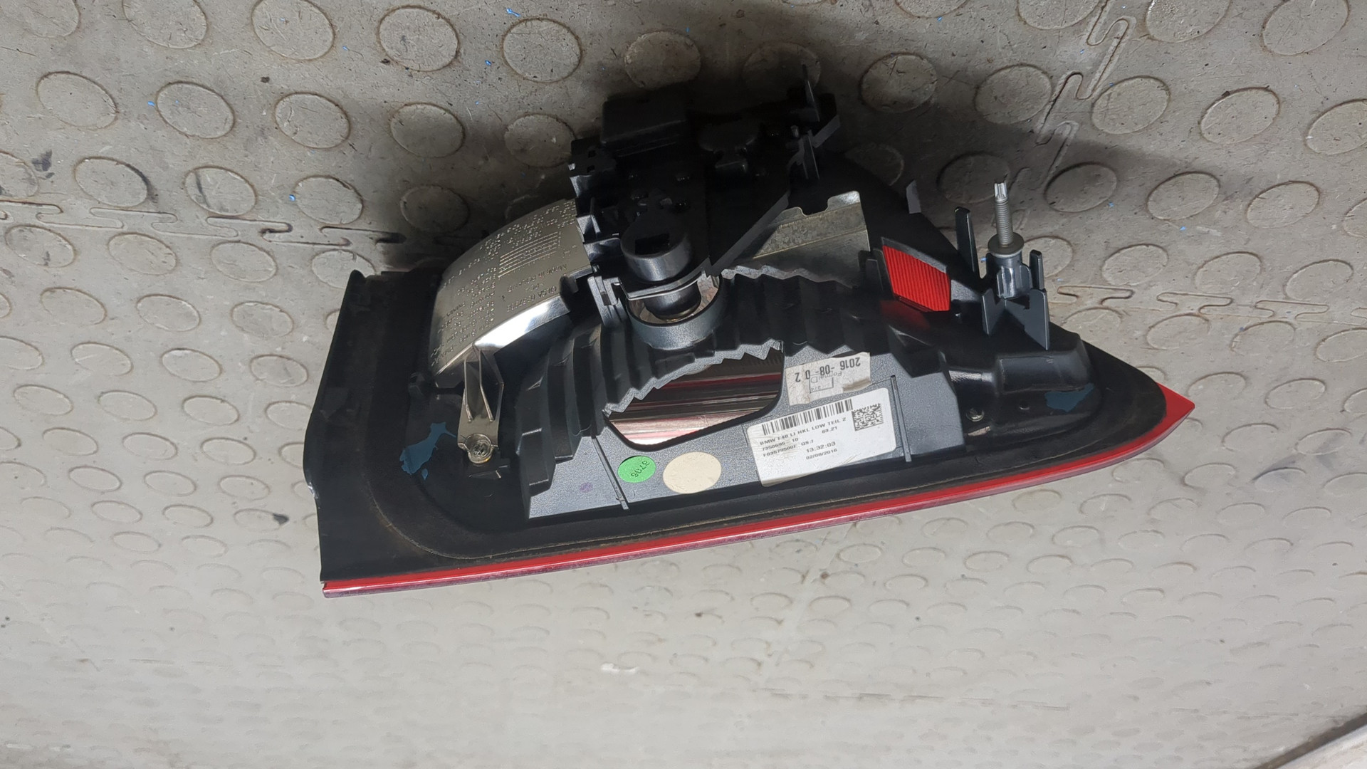 Фонарь задний внутренний левый