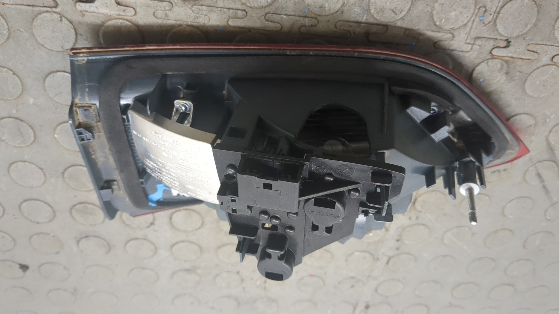 Фонарь задний внутренний левый